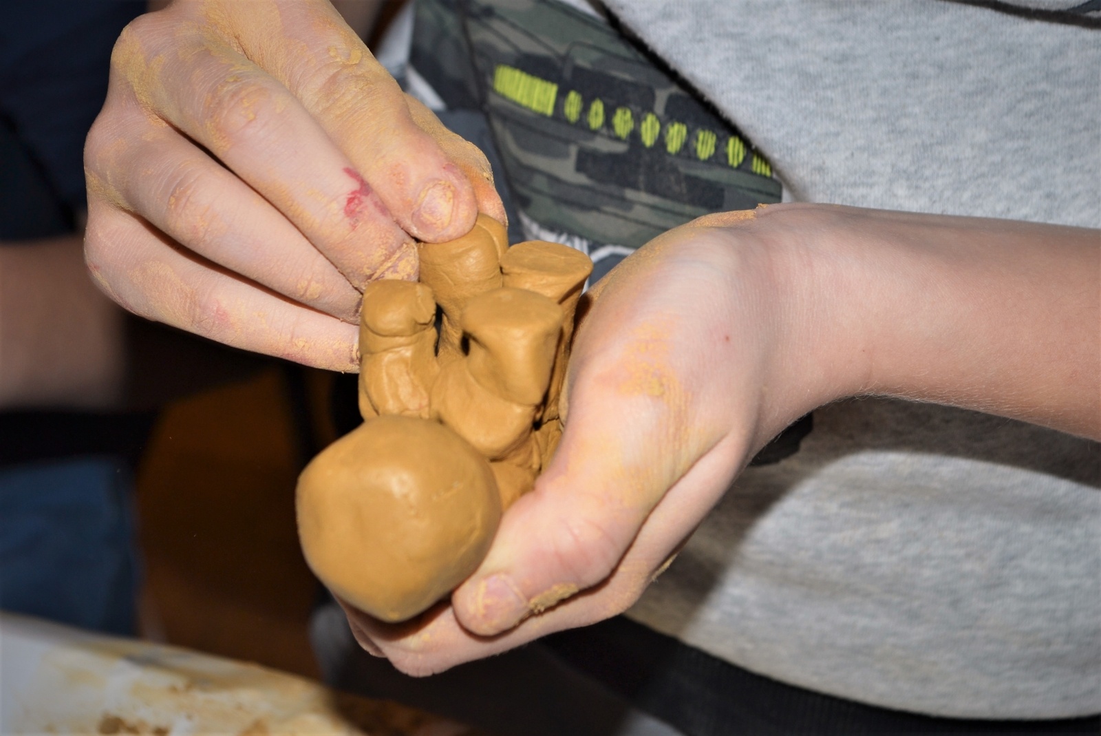Zdjęcie w galerii na portalu naszraciborz.pl: Rzeźba, krosno i taniec. Ferie z RCK wiadomości z regionu