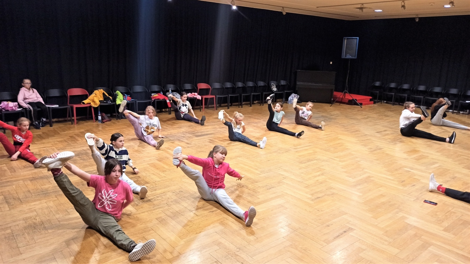 Zdjęcie w galerii na portalu naszraciborz.pl: Rzeźba, krosno i taniec. Ferie z RCK wiadomości z regionu