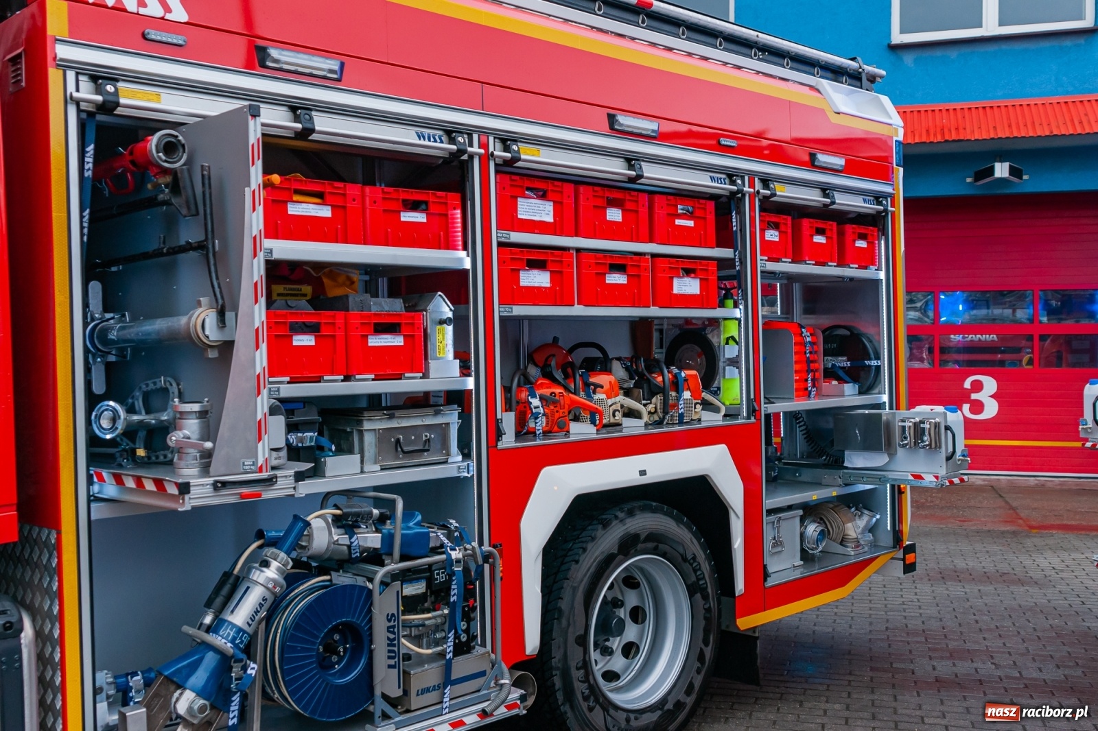 Zdjęcie w galerii na portalu naszraciborz.pl: Raciborscy strażacy pochwalili się nowymi wozami bojowymi [FOTO i WIDEO] wiadomości z regionu