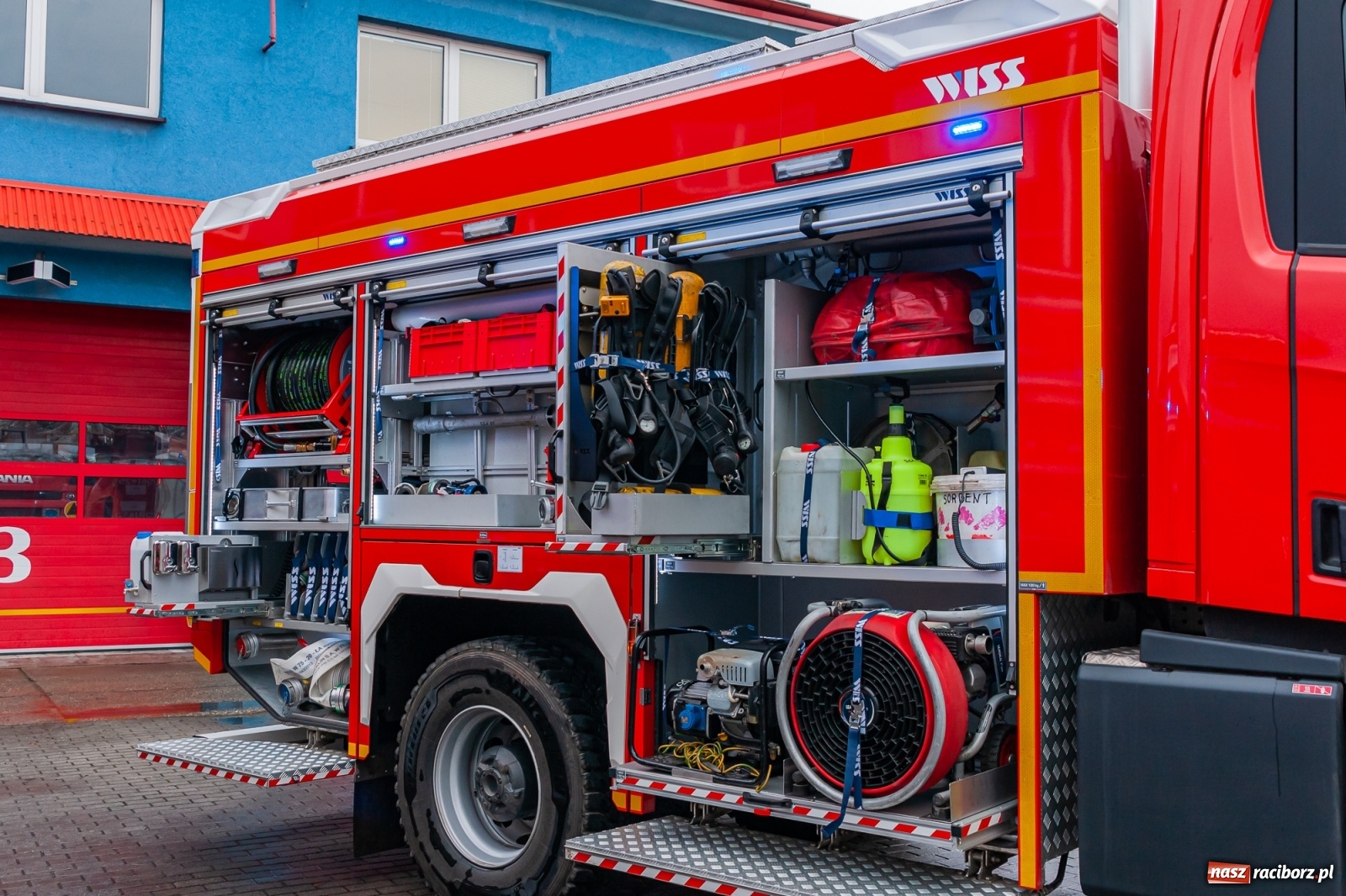 Zdjęcie w galerii na portalu naszraciborz.pl: Raciborscy strażacy pochwalili się nowymi wozami bojowymi [FOTO i WIDEO] wiadomości z regionu