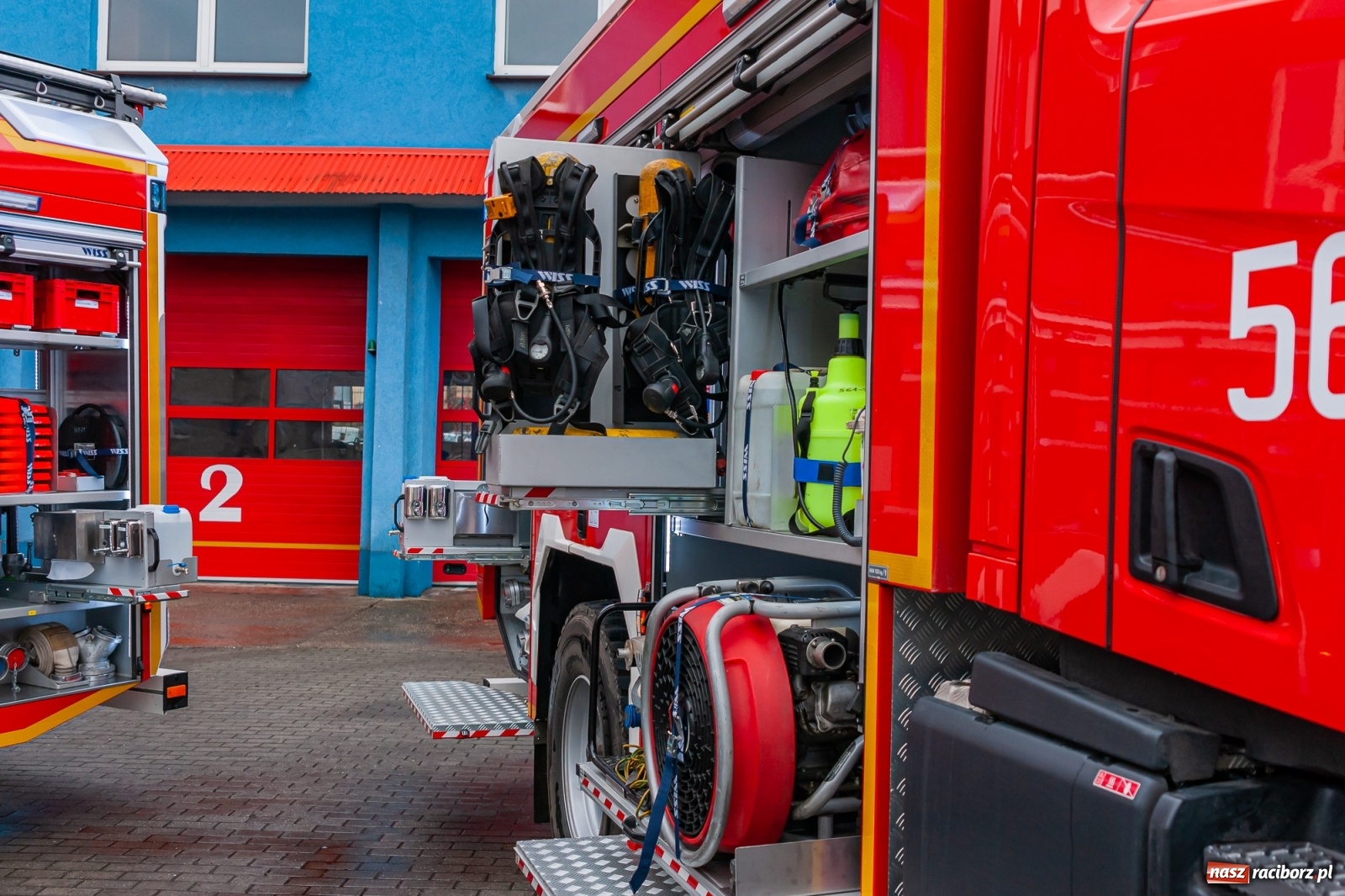 Zdjęcie w galerii na portalu naszraciborz.pl: Raciborscy strażacy pochwalili się nowymi wozami bojowymi [FOTO i WIDEO] wiadomości z regionu