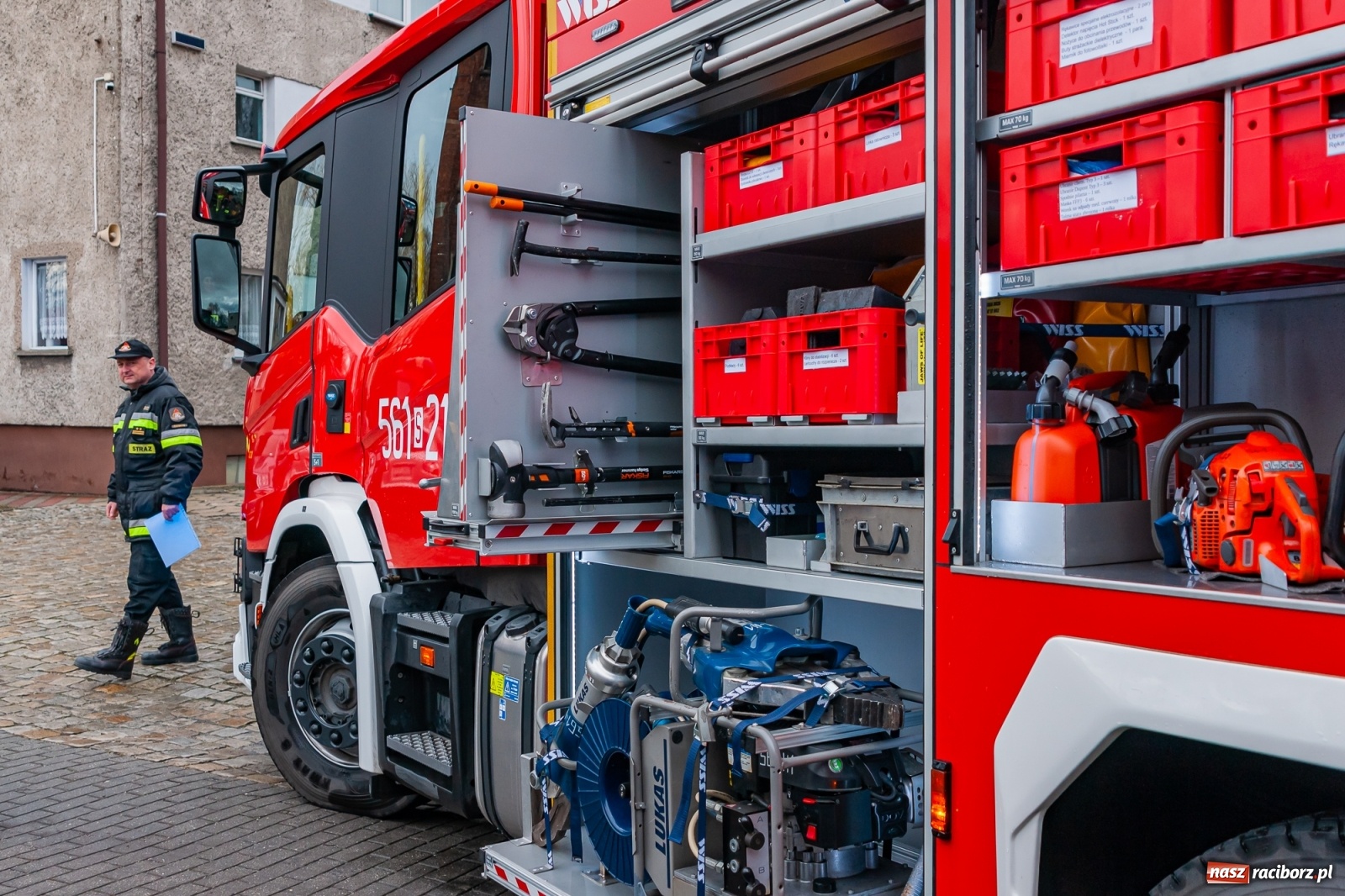 Zdjęcie w galerii na portalu naszraciborz.pl: Raciborscy strażacy pochwalili się nowymi wozami bojowymi [FOTO i WIDEO] wiadomości z regionu