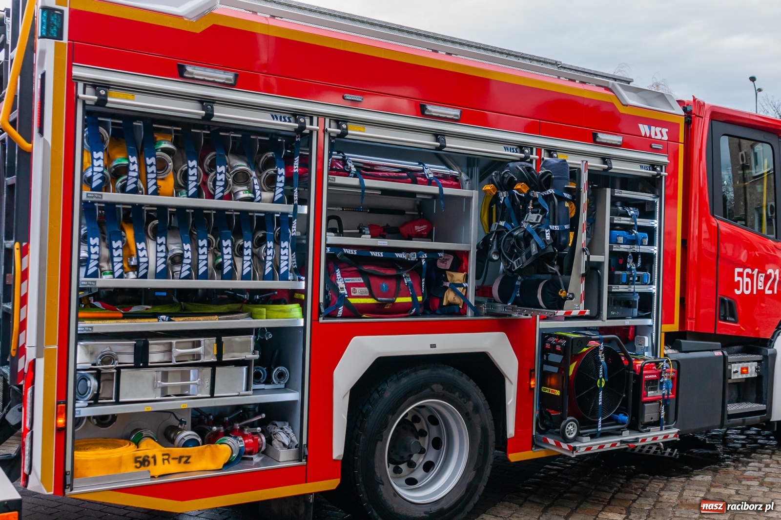 Zdjęcie w galerii na portalu naszraciborz.pl: Raciborscy strażacy pochwalili się nowymi wozami bojowymi [FOTO i WIDEO] wiadomości z regionu