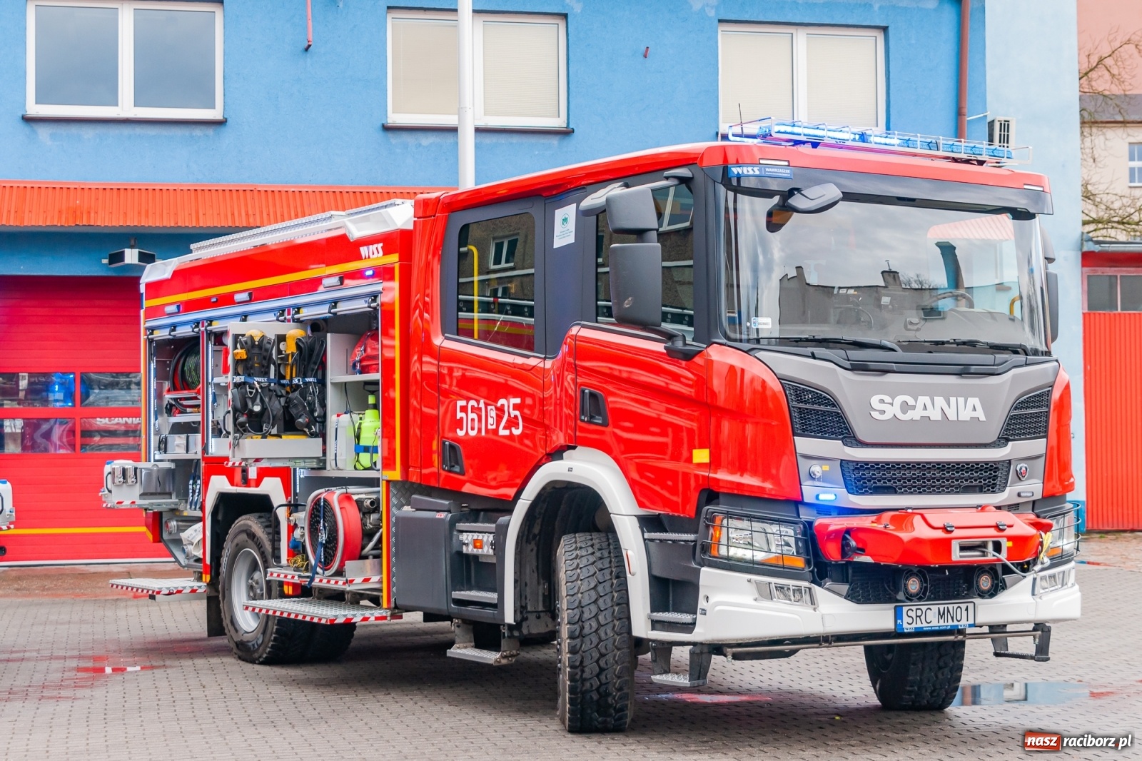 Zdjęcie w galerii na portalu naszraciborz.pl: Raciborscy strażacy pochwalili się nowymi wozami bojowymi [FOTO i WIDEO] wiadomości z regionu