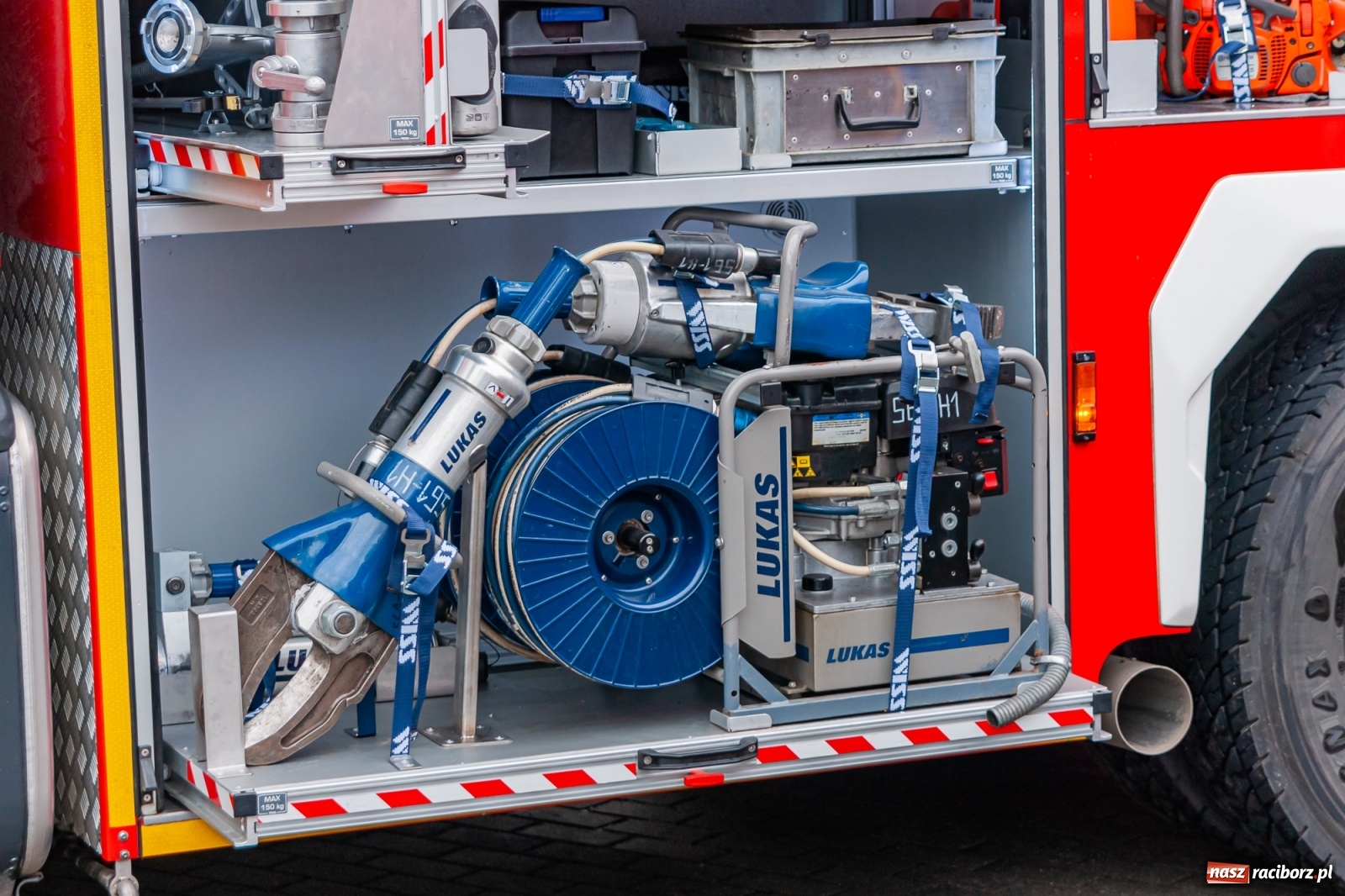 Zdjęcie w galerii na portalu naszraciborz.pl: Raciborscy strażacy pochwalili się nowymi wozami bojowymi [FOTO i WIDEO] wiadomości z regionu