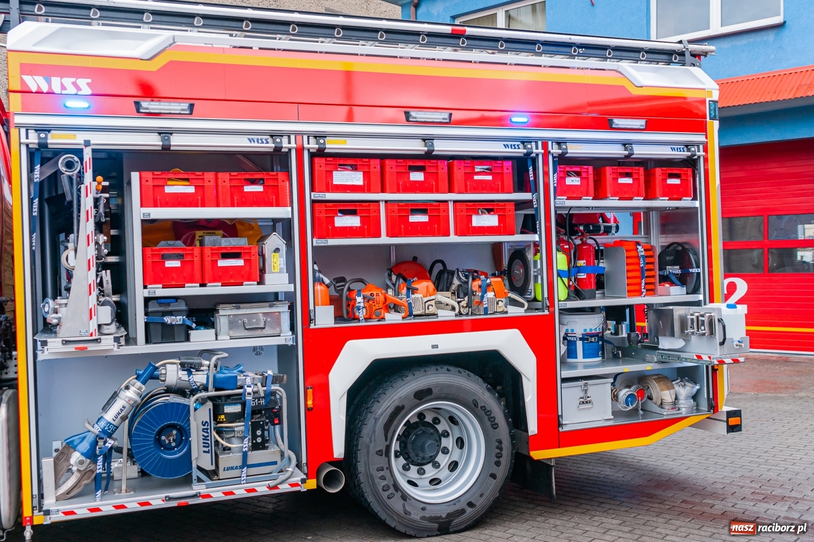 Zdjęcie w galerii na portalu naszraciborz.pl: Raciborscy strażacy pochwalili się nowymi wozami bojowymi [FOTO i WIDEO] wiadomości z regionu