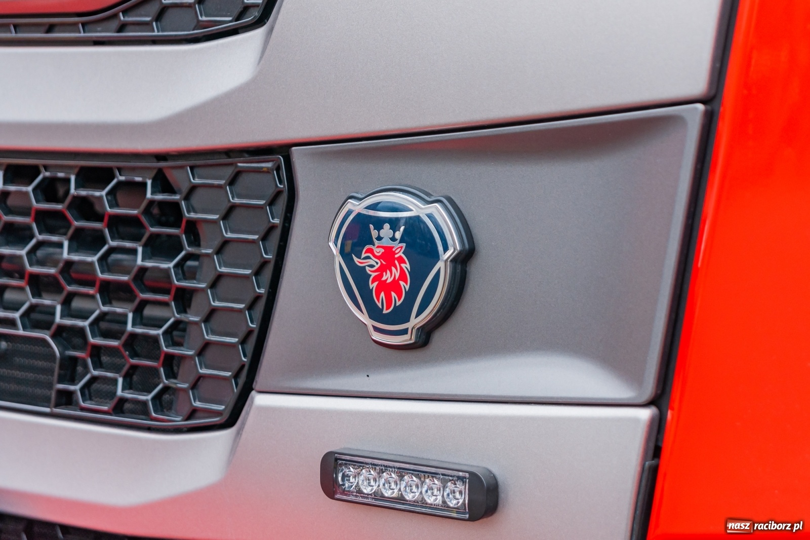 Zdjęcie w galerii na portalu naszraciborz.pl: Raciborscy strażacy pochwalili się nowymi wozami bojowymi [FOTO i WIDEO] wiadomości z regionu