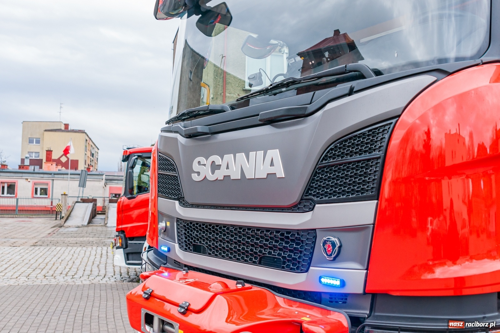 Zdjęcie w galerii na portalu naszraciborz.pl: Raciborscy strażacy pochwalili się nowymi wozami bojowymi [FOTO i WIDEO] wiadomości z regionu