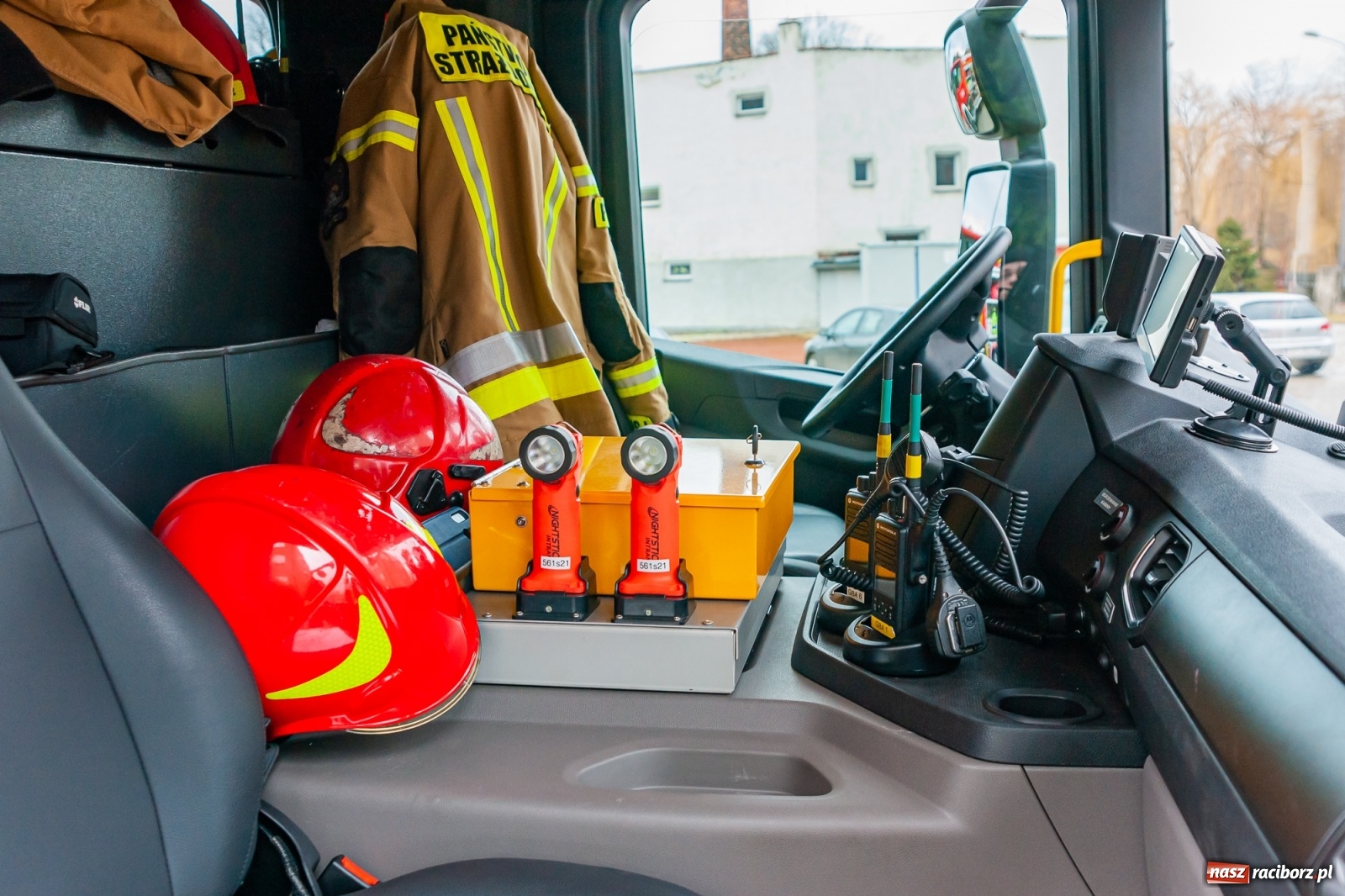 Zdjęcie w galerii na portalu naszraciborz.pl: Raciborscy strażacy pochwalili się nowymi wozami bojowymi [FOTO i WIDEO] wiadomości z regionu