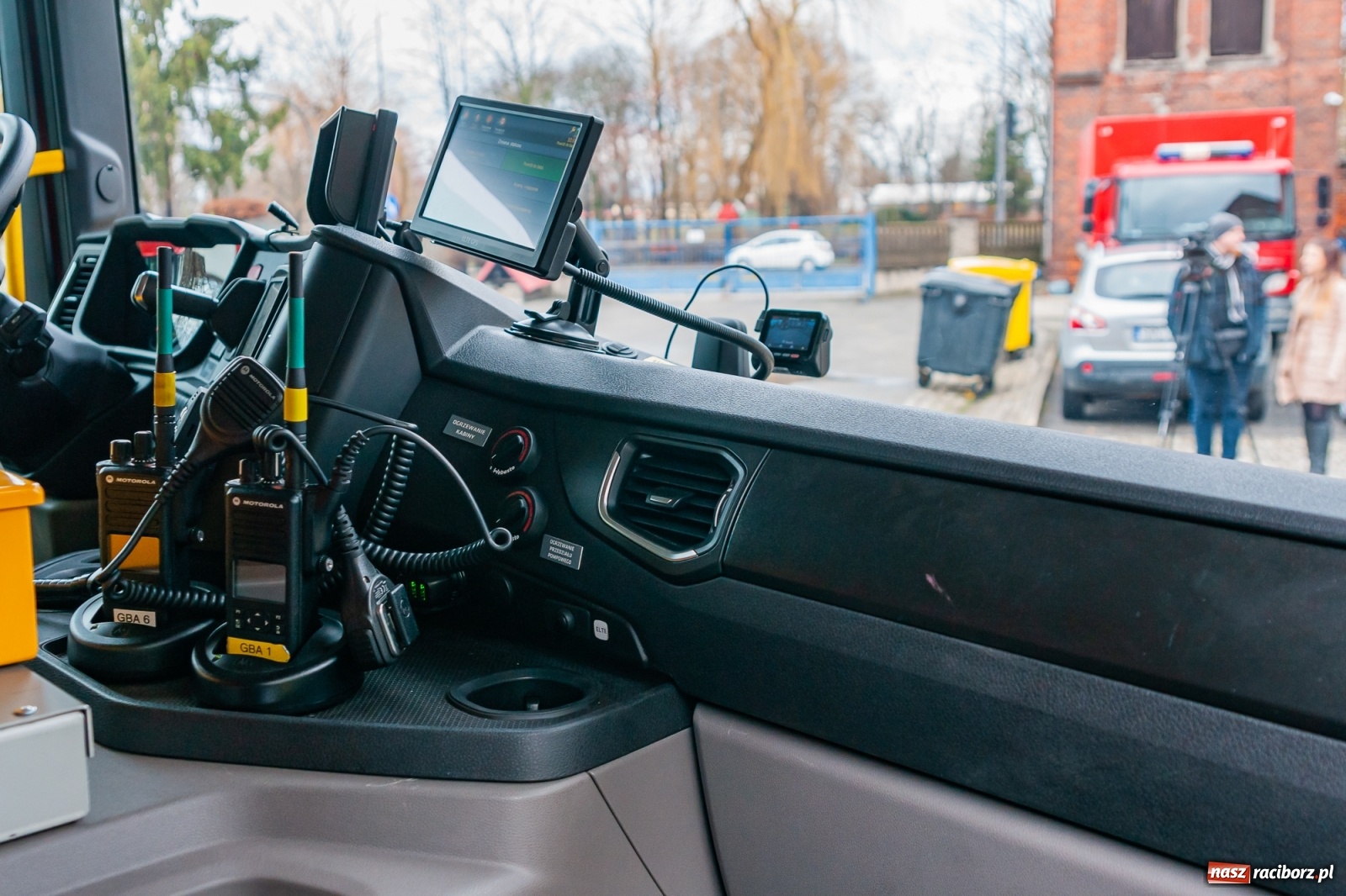 Zdjęcie w galerii na portalu naszraciborz.pl: Raciborscy strażacy pochwalili się nowymi wozami bojowymi [FOTO i WIDEO] wiadomości z regionu