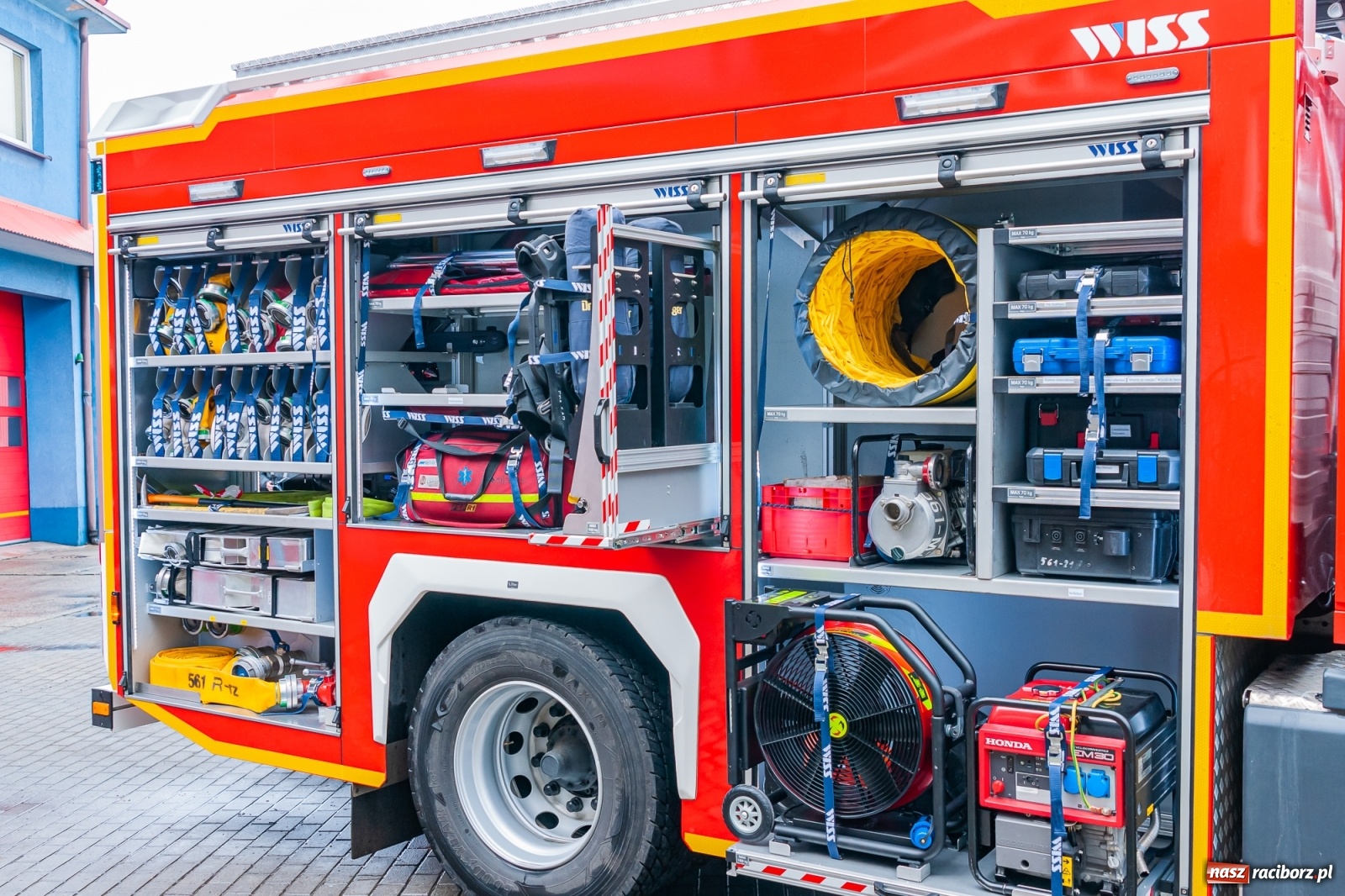 Zdjęcie w galerii na portalu naszraciborz.pl: Raciborscy strażacy pochwalili się nowymi wozami bojowymi [FOTO i WIDEO] wiadomości z regionu