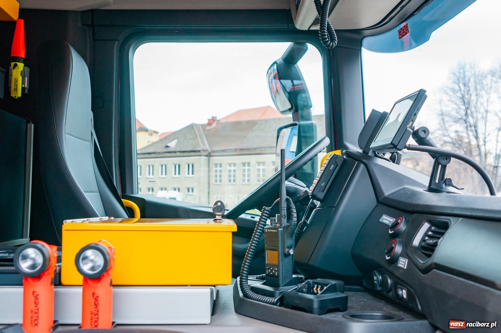 Zdjęcie w galerii na portalu naszraciborz.pl: Raciborscy strażacy pochwalili się nowymi wozami bojowymi [FOTO i WIDEO] wiadomości z regionu