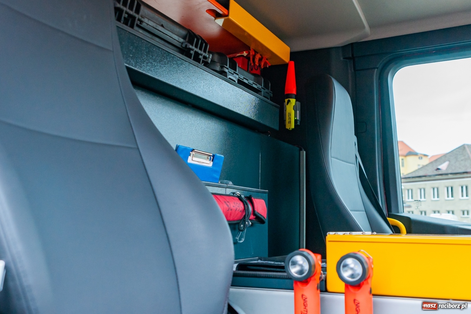 Zdjęcie w galerii na portalu naszraciborz.pl: Raciborscy strażacy pochwalili się nowymi wozami bojowymi [FOTO i WIDEO] wiadomości z regionu