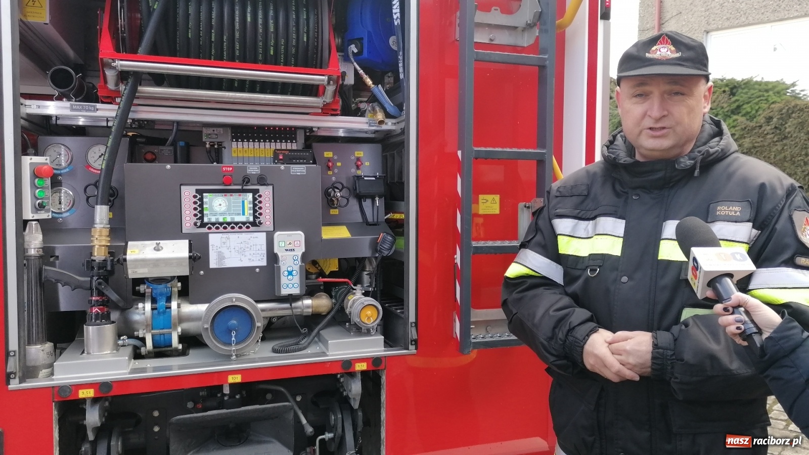 Zdjęcie w galerii na portalu naszraciborz.pl: Raciborscy strażacy pochwalili się nowymi wozami bojowymi [FOTO i WIDEO] wiadomości z regionu