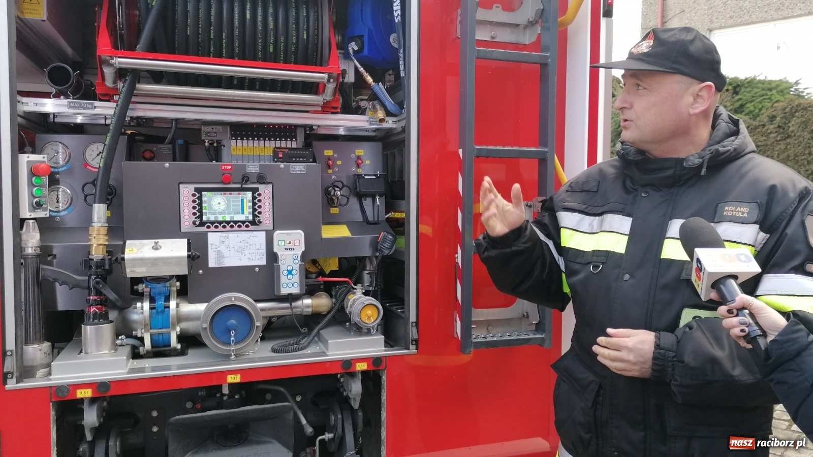 Zdjęcie w galerii na portalu naszraciborz.pl: Raciborscy strażacy pochwalili się nowymi wozami bojowymi [FOTO i WIDEO] wiadomości z regionu
