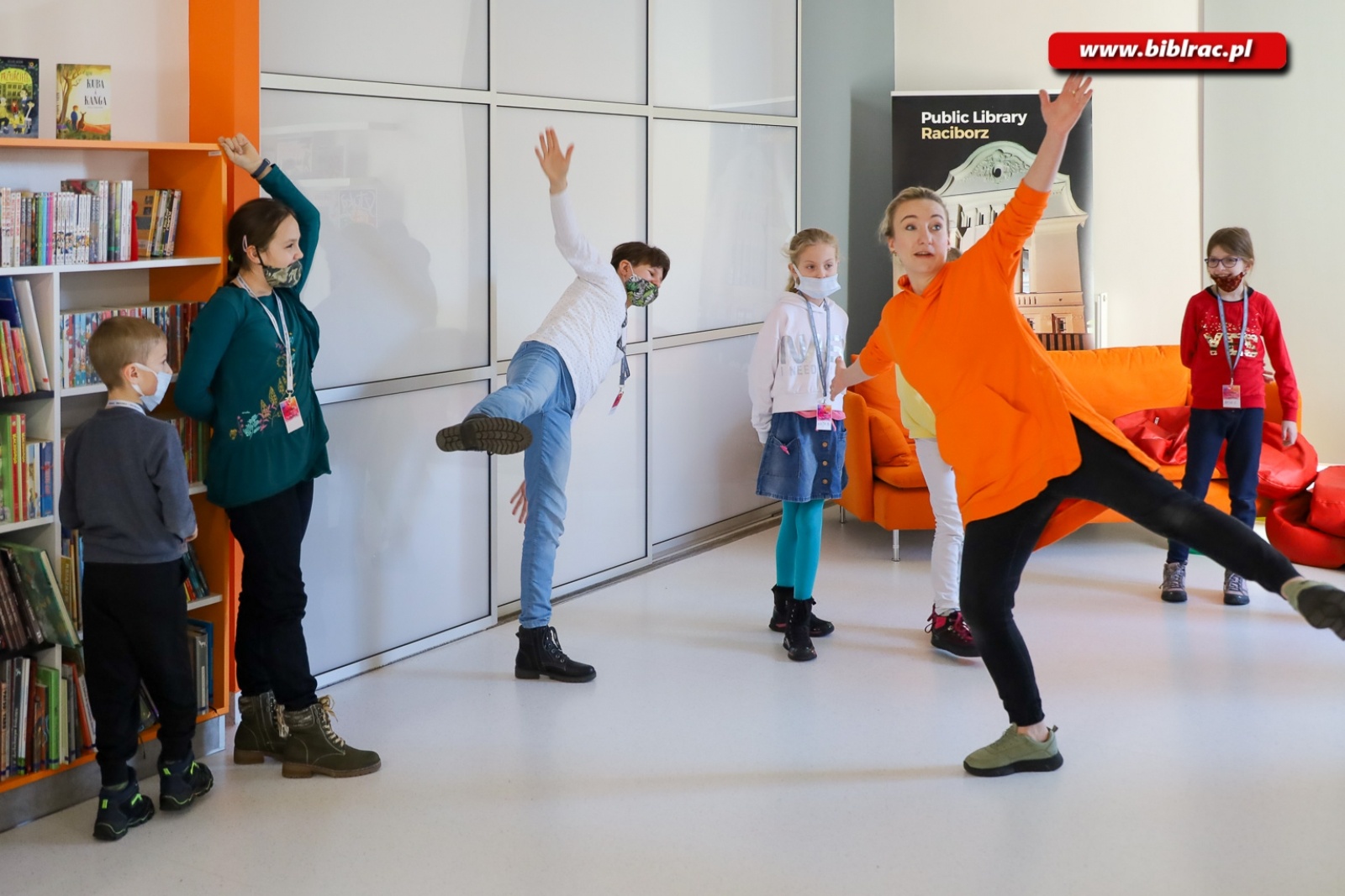 Zdjęcie w galerii na portalu naszraciborz.pl: Księżniczka, rycerz i smok, czyli teatr w bibliotece wiadomości z regionu