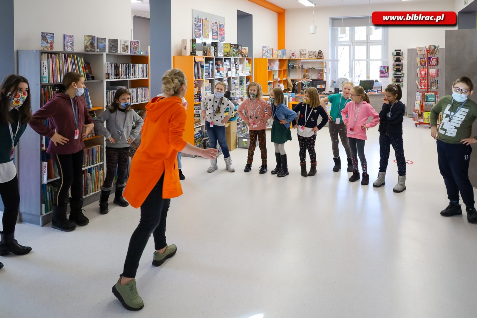 Zdjęcie w galerii na portalu naszraciborz.pl: Księżniczka, rycerz i smok, czyli teatr w bibliotece wiadomości z regionu