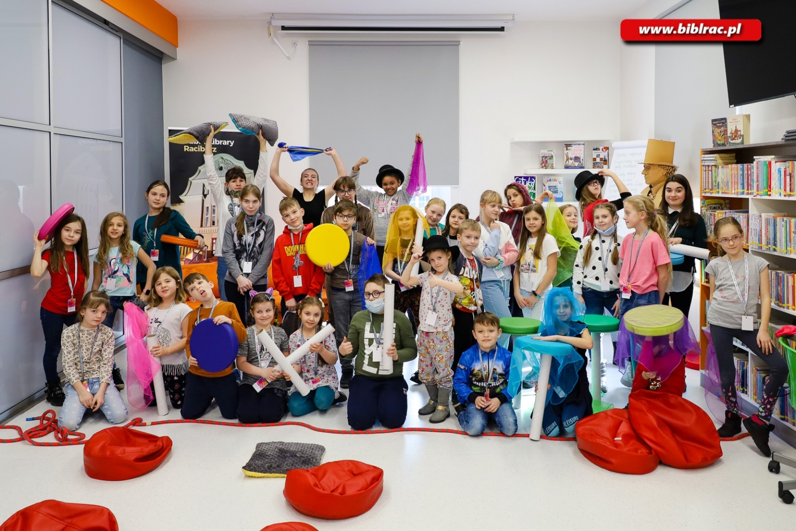 Zdjęcie w galerii na portalu naszraciborz.pl: Księżniczka, rycerz i smok, czyli teatr w bibliotece wiadomości z regionu