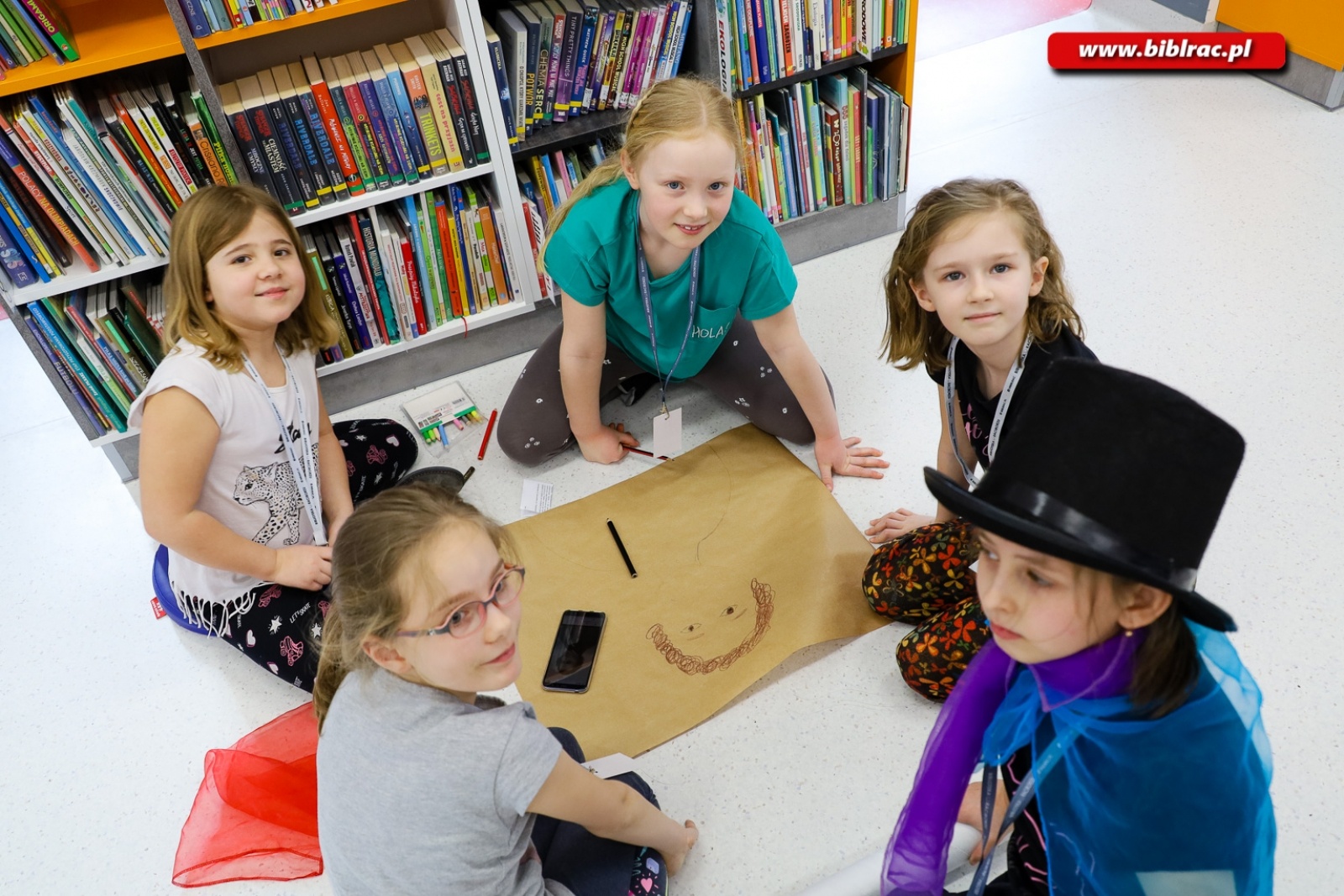 Zdjęcie w galerii na portalu naszraciborz.pl: Księżniczka, rycerz i smok, czyli teatr w bibliotece wiadomości z regionu