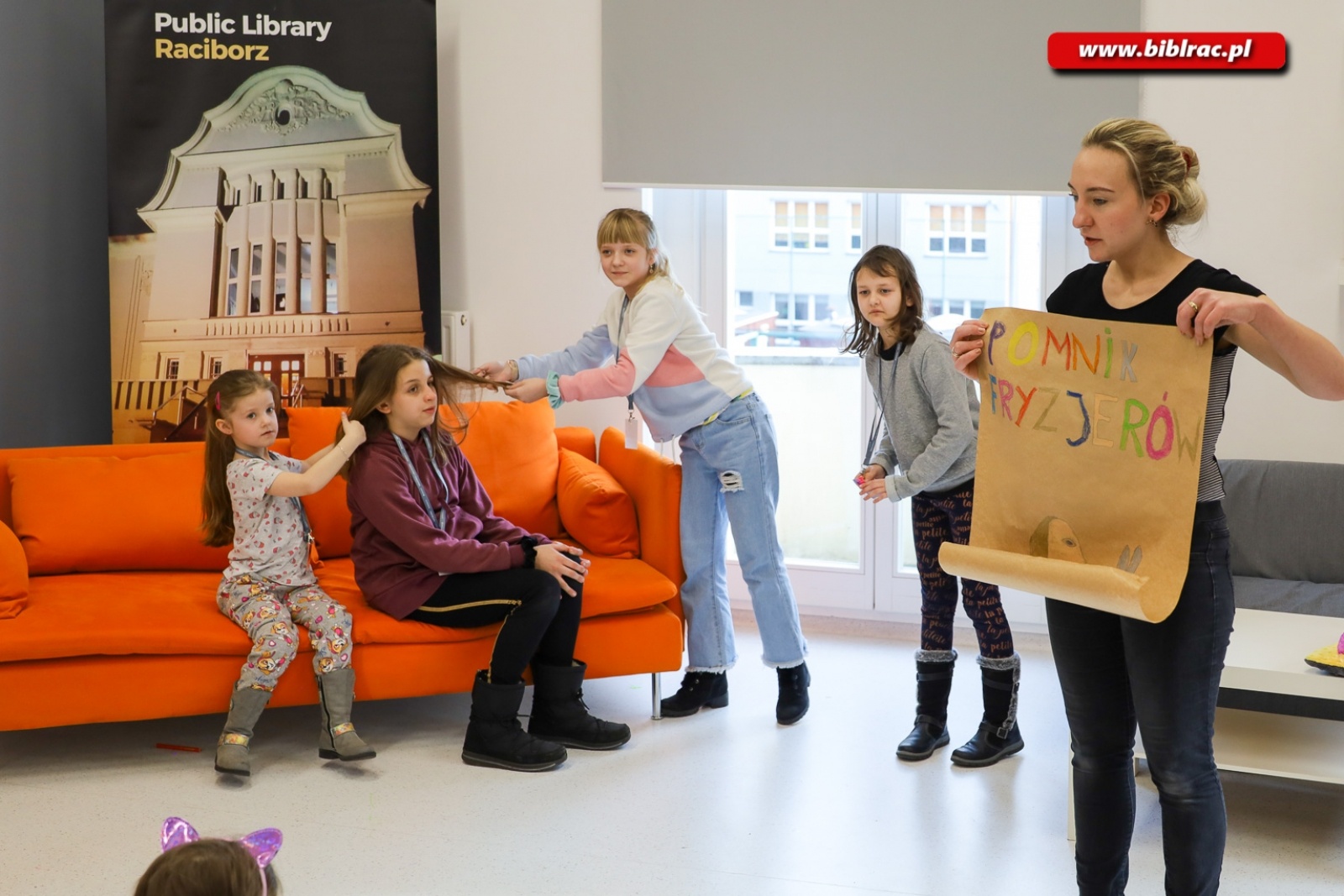 Zdjęcie w galerii na portalu naszraciborz.pl: Księżniczka, rycerz i smok, czyli teatr w bibliotece wiadomości z regionu