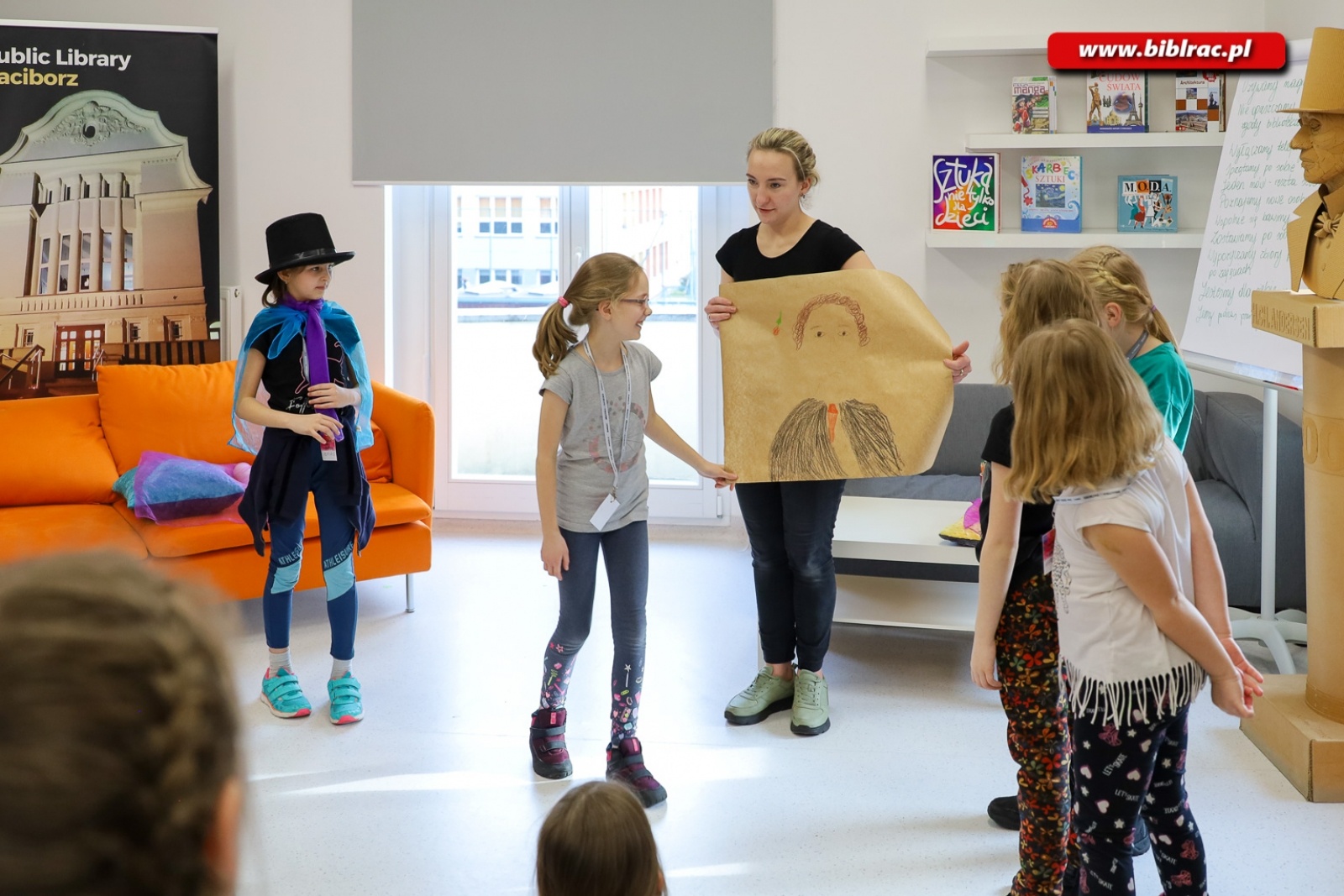Zdjęcie w galerii na portalu naszraciborz.pl: Księżniczka, rycerz i smok, czyli teatr w bibliotece wiadomości z regionu