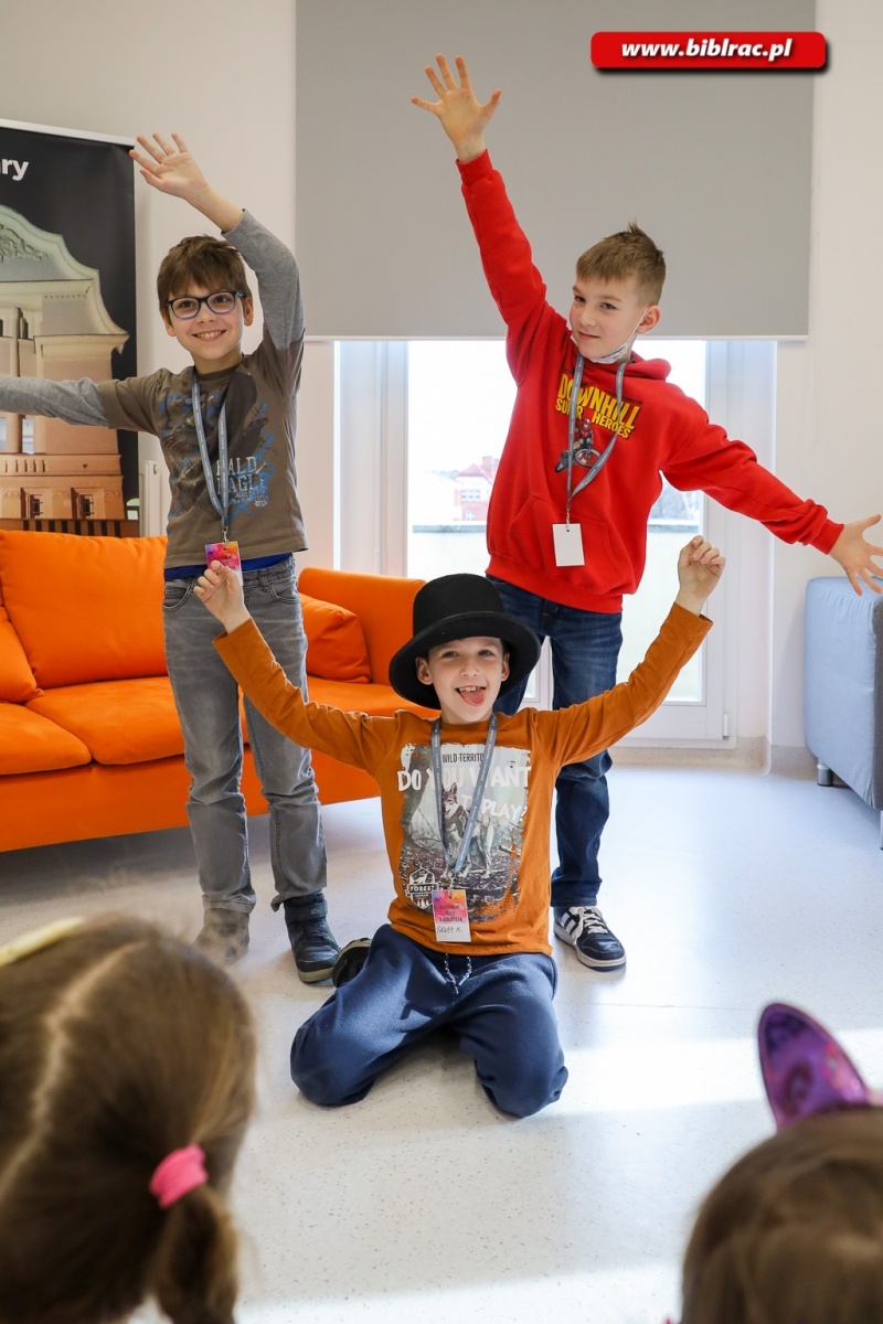 Zdjęcie w galerii na portalu naszraciborz.pl: Księżniczka, rycerz i smok, czyli teatr w bibliotece wiadomości z regionu