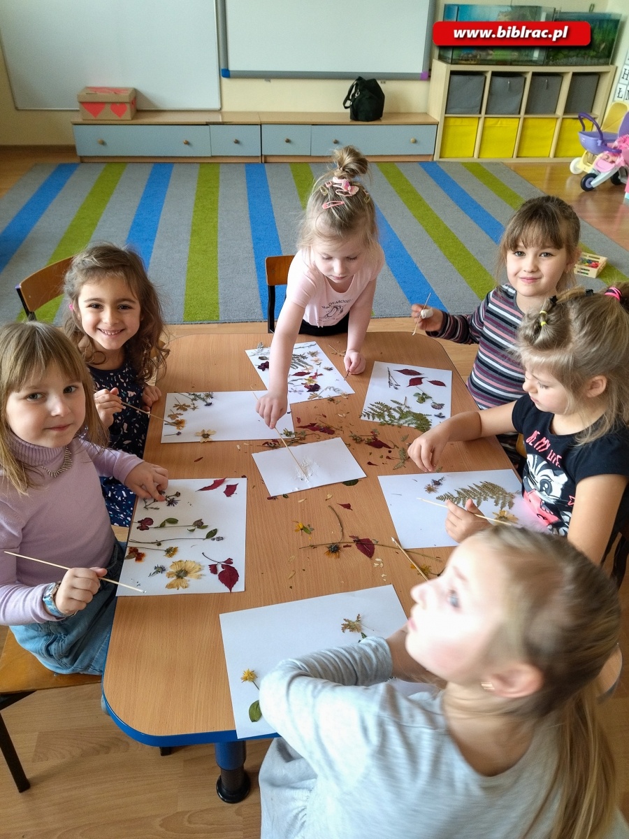 Zdjęcie w galerii na portalu naszraciborz.pl: Obrazki z kwiatów podczas Kulturalnych Ferii z Biblioteką w Markowicach wiadomości z regionu