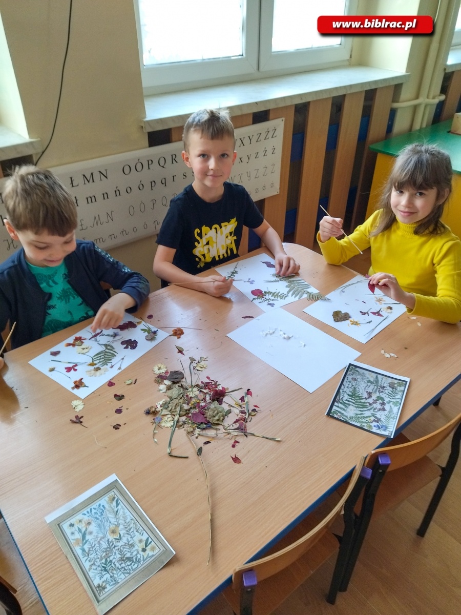 Zdjęcie w galerii na portalu naszraciborz.pl: Obrazki z kwiatów podczas Kulturalnych Ferii z Biblioteką w Markowicach wiadomości z regionu