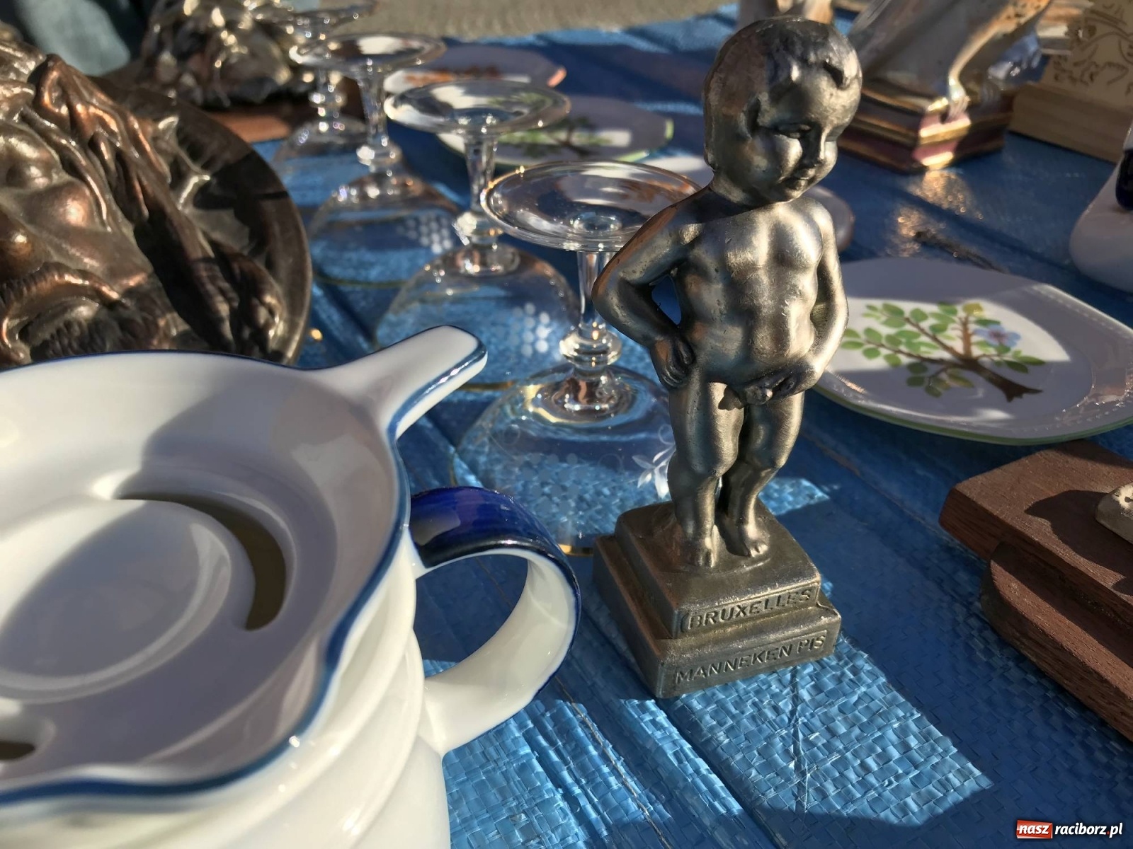 Zdjęcie w galerii na portalu naszraciborz.pl: Na raciborski targ staroci wraca frekwencja wiadomości z regionu