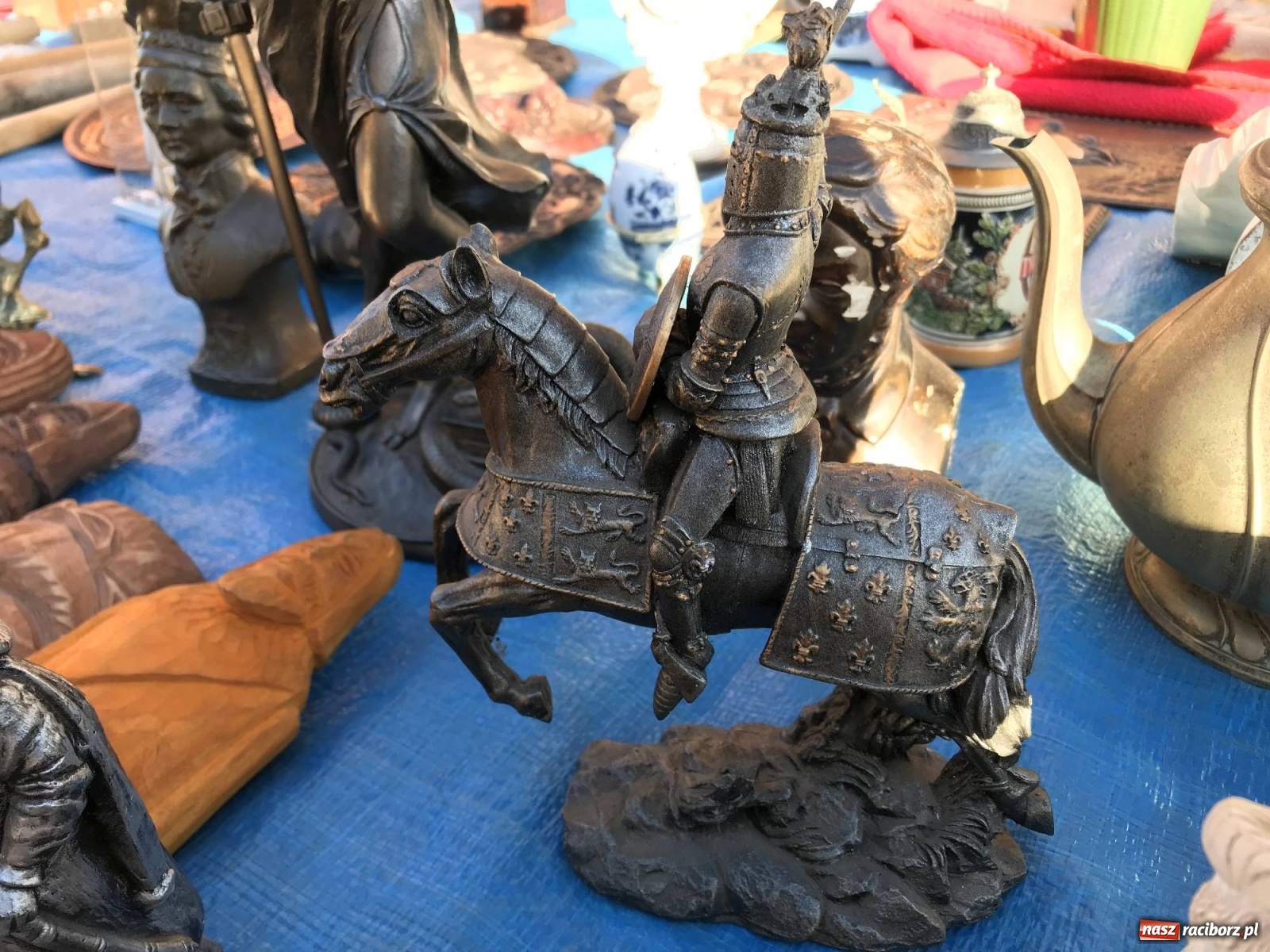 Zdjęcie w galerii na portalu naszraciborz.pl: Na raciborski targ staroci wraca frekwencja wiadomości z regionu