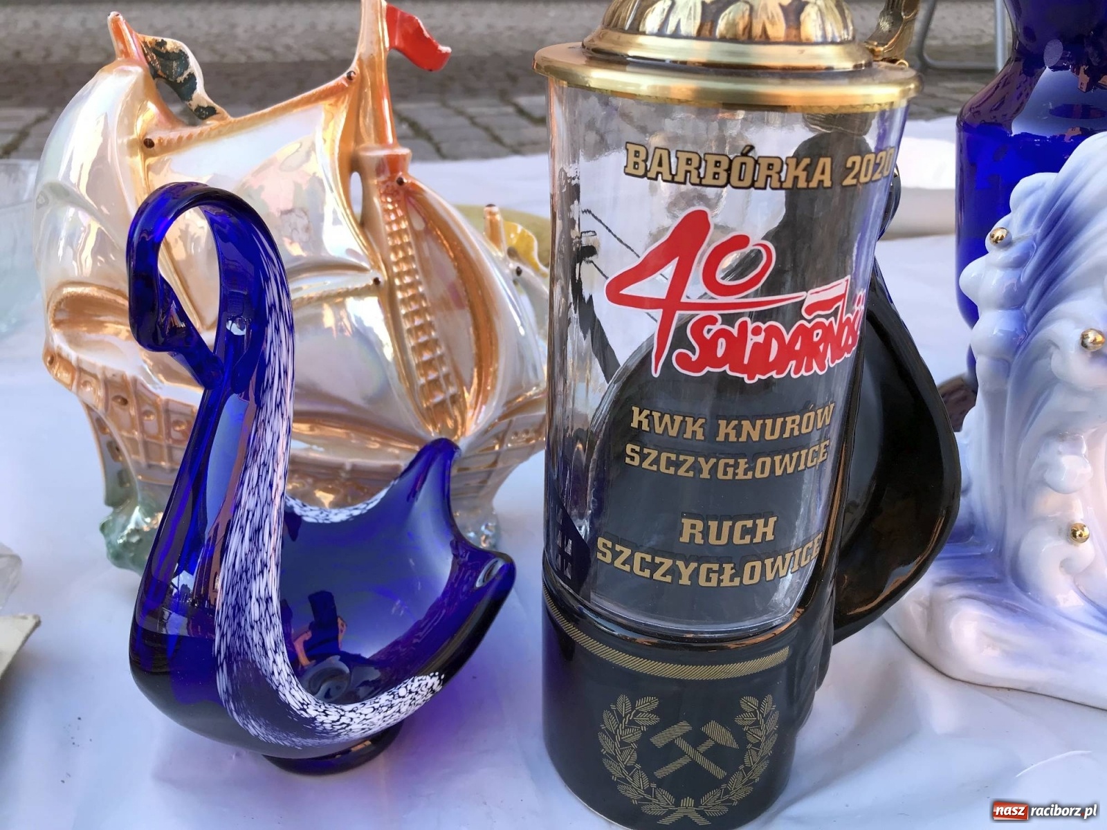 Zdjęcie w galerii na portalu naszraciborz.pl: Na raciborski targ staroci wraca frekwencja wiadomości z regionu