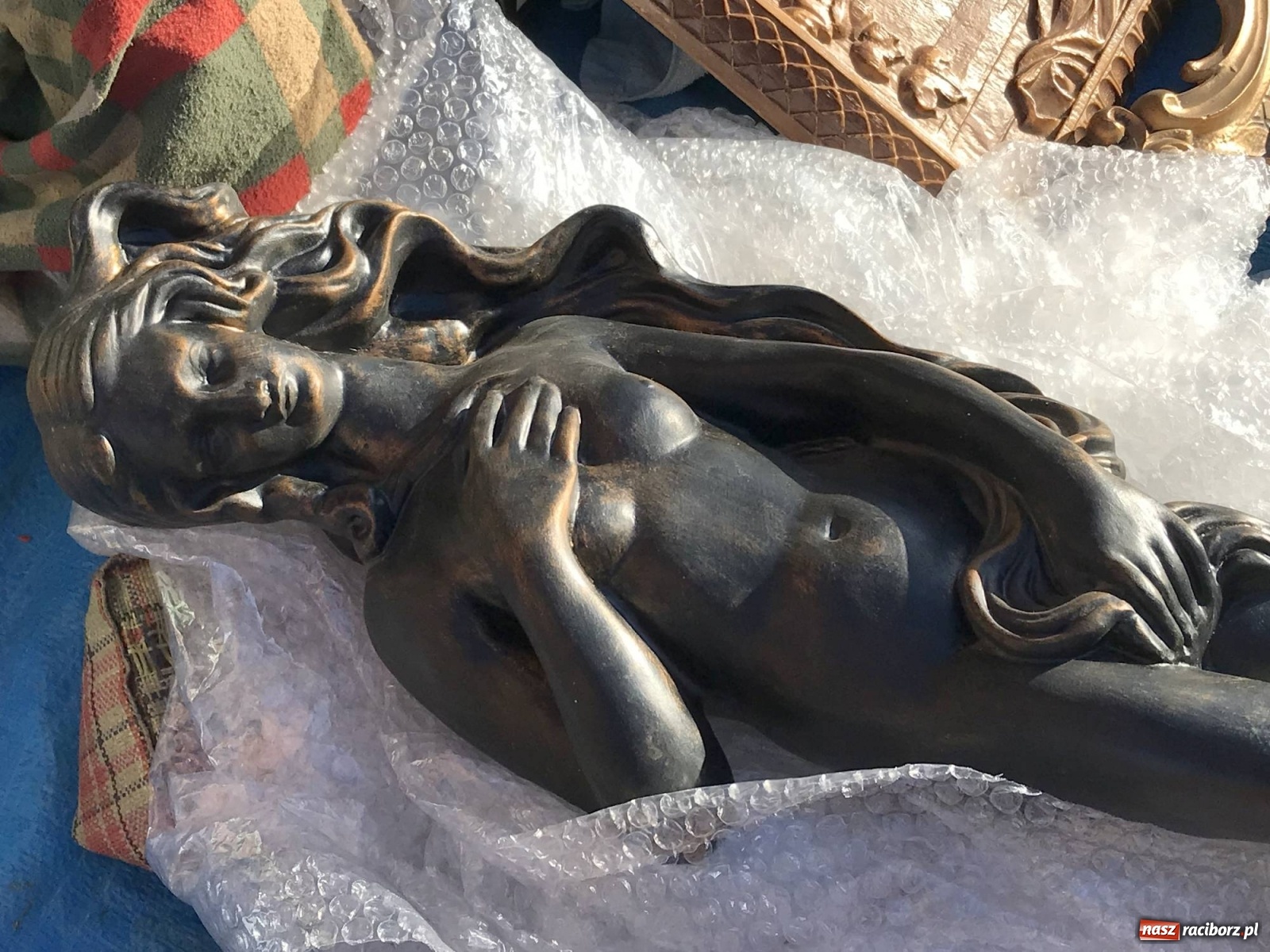 Zdjęcie w galerii na portalu naszraciborz.pl: Na raciborski targ staroci wraca frekwencja wiadomości z regionu