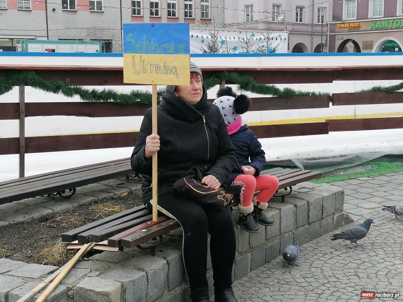 Zdjęcie w galerii na portalu naszraciborz.pl: STOP rosyjskiej agresji na Ukrainę. Akcja w Raciborzu [FOTO] wiadomości z regionu