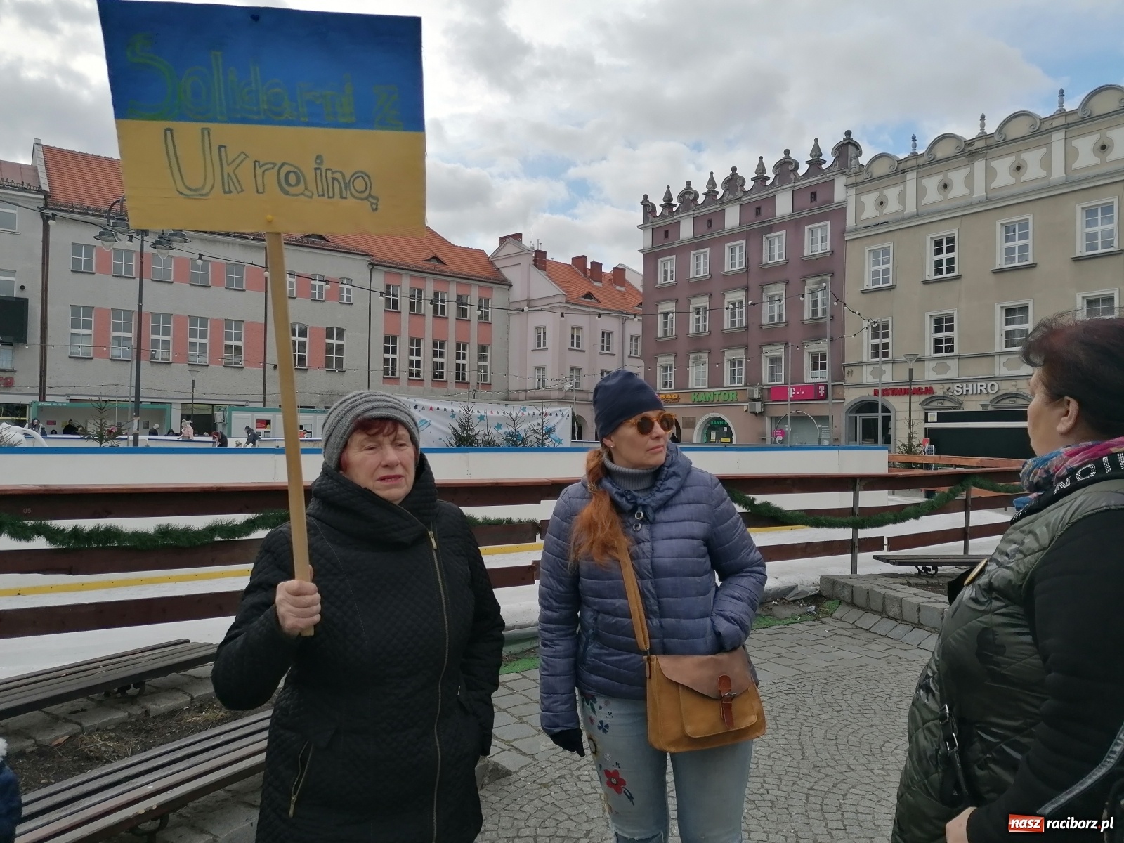 Zdjęcie w galerii na portalu naszraciborz.pl: STOP rosyjskiej agresji na Ukrainę. Akcja w Raciborzu [FOTO] wiadomości z regionu