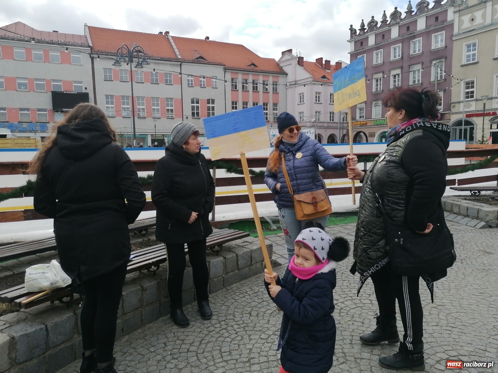 Zdjęcie w galerii na portalu naszraciborz.pl: STOP rosyjskiej agresji na Ukrainę. Akcja w Raciborzu [FOTO] wiadomości z regionu