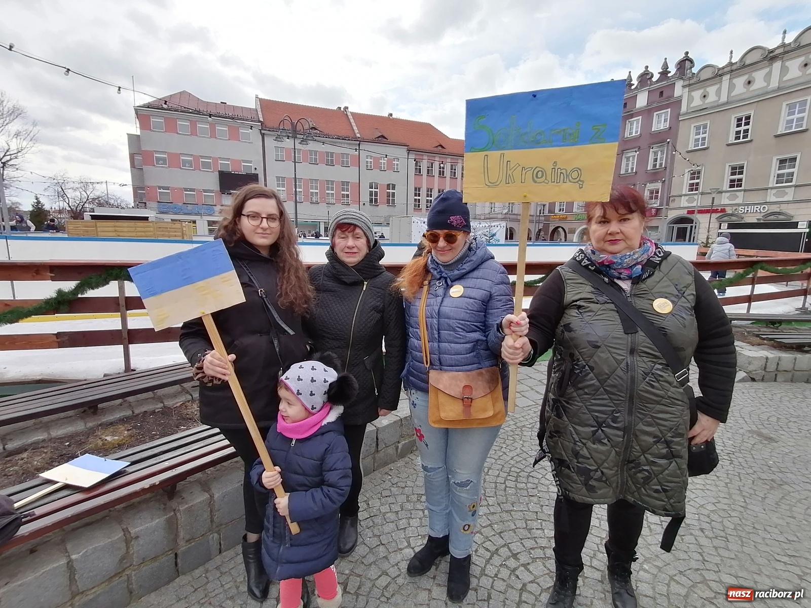 Zdjęcie w galerii na portalu naszraciborz.pl: STOP rosyjskiej agresji na Ukrainę. Akcja w Raciborzu [FOTO] wiadomości z regionu