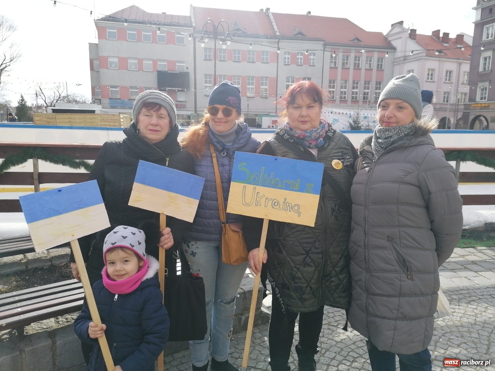 Zdjęcie w galerii na portalu naszraciborz.pl: STOP rosyjskiej agresji na Ukrainę. Akcja w Raciborzu [FOTO] wiadomości z regionu