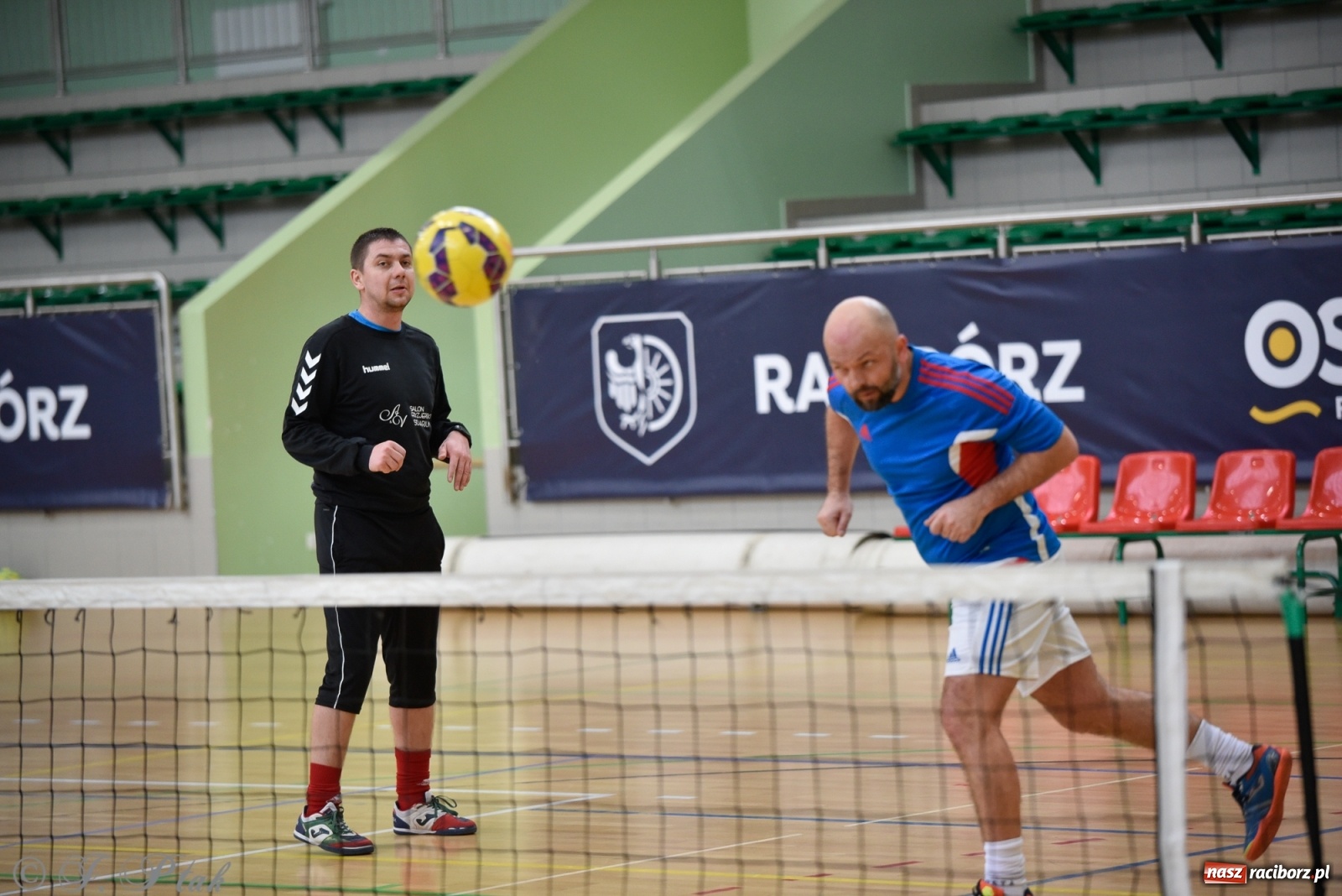 Zdjęcie w galerii na portalu naszraciborz.pl: Turniej siatkonogi w Arenie Rafako [FOTO] wiadomości z regionu