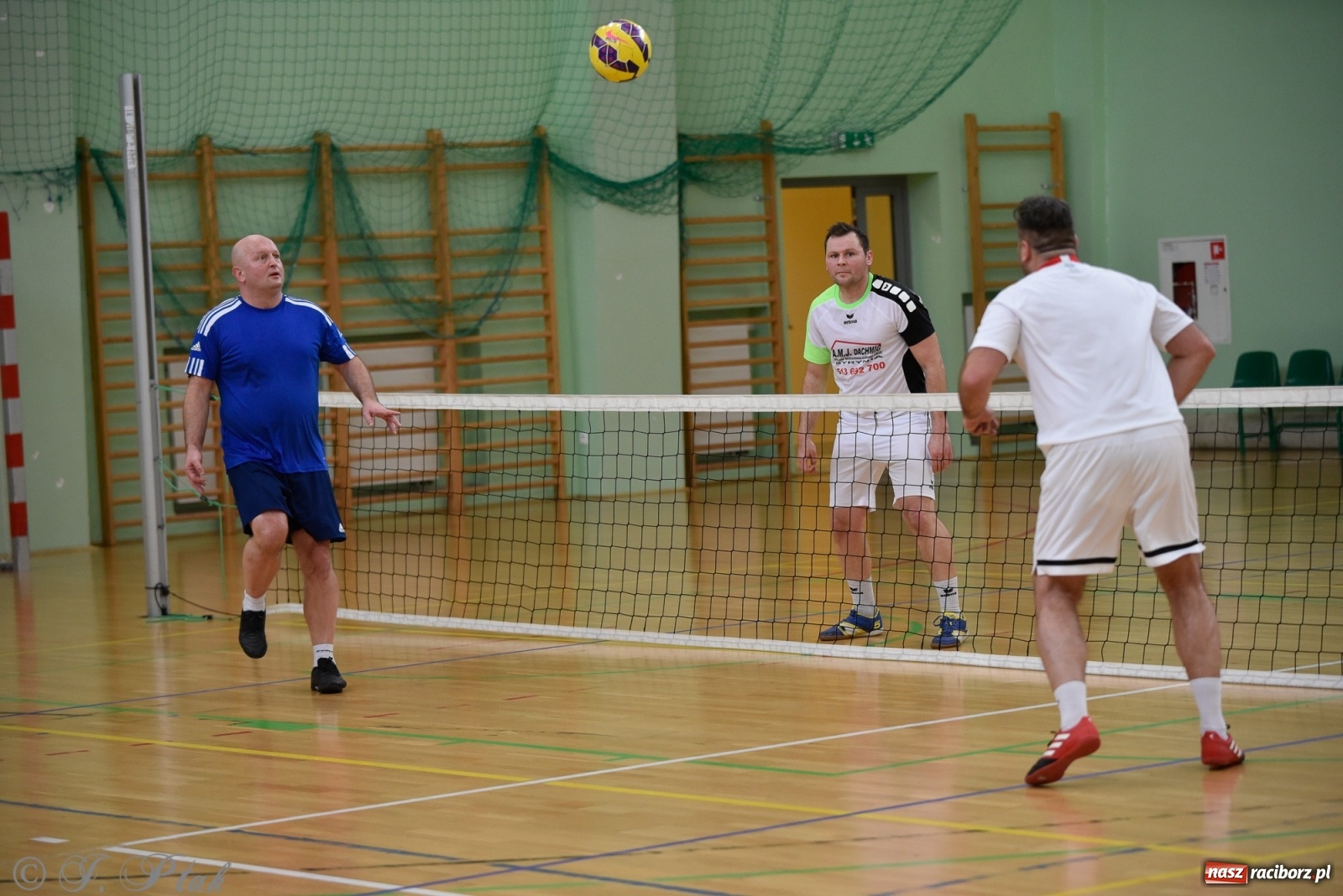 Zdjęcie w galerii na portalu naszraciborz.pl: Turniej siatkonogi w Arenie Rafako [FOTO] wiadomości z regionu
