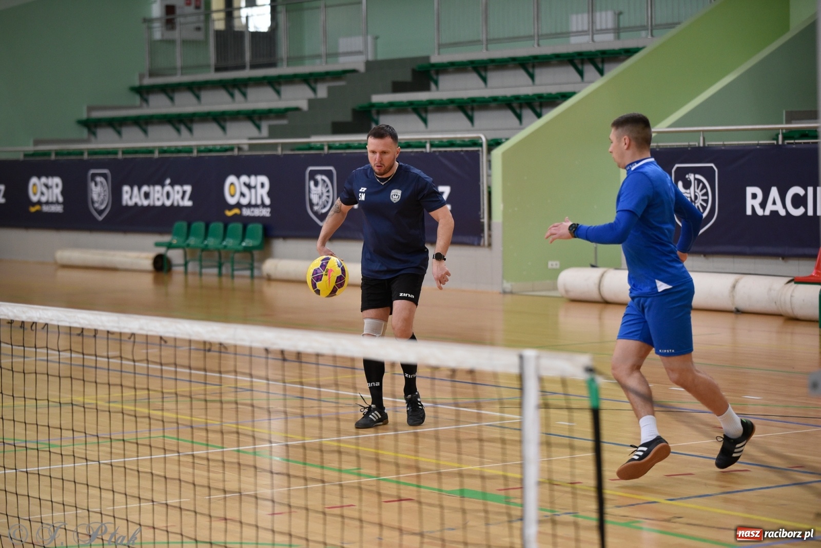 Zdjęcie w galerii na portalu naszraciborz.pl: Turniej siatkonogi w Arenie Rafako [FOTO] wiadomości z regionu