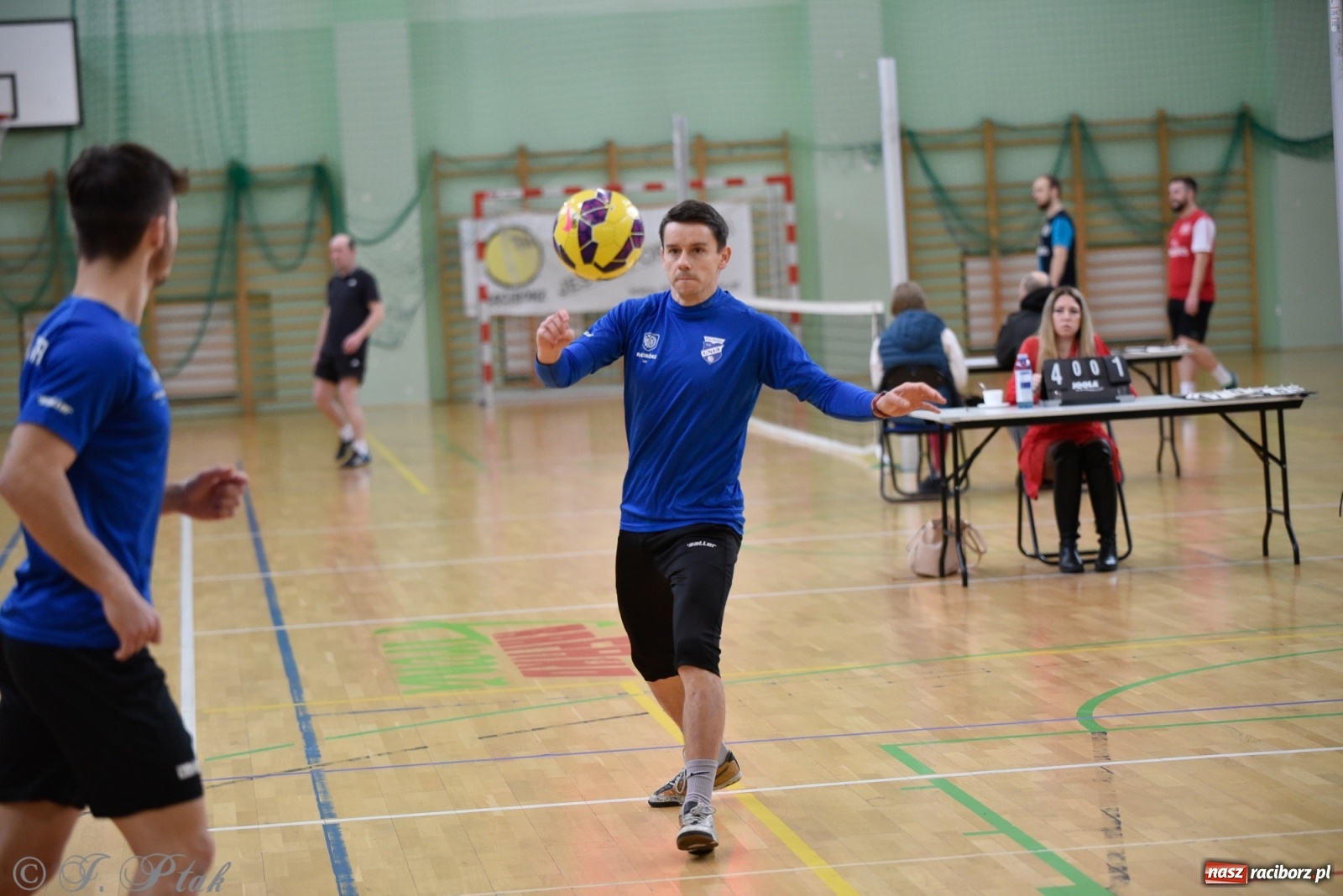 Zdjęcie w galerii na portalu naszraciborz.pl: Turniej siatkonogi w Arenie Rafako [FOTO] wiadomości z regionu