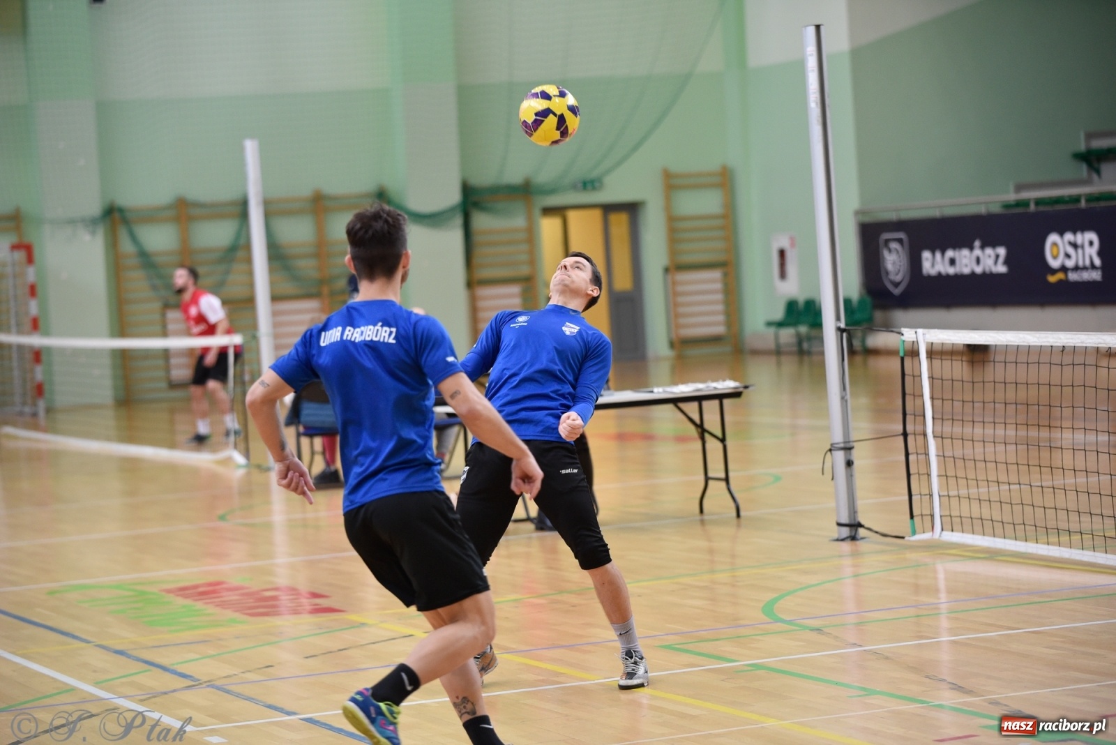 Zdjęcie w galerii na portalu naszraciborz.pl: Turniej siatkonogi w Arenie Rafako [FOTO] wiadomości z regionu