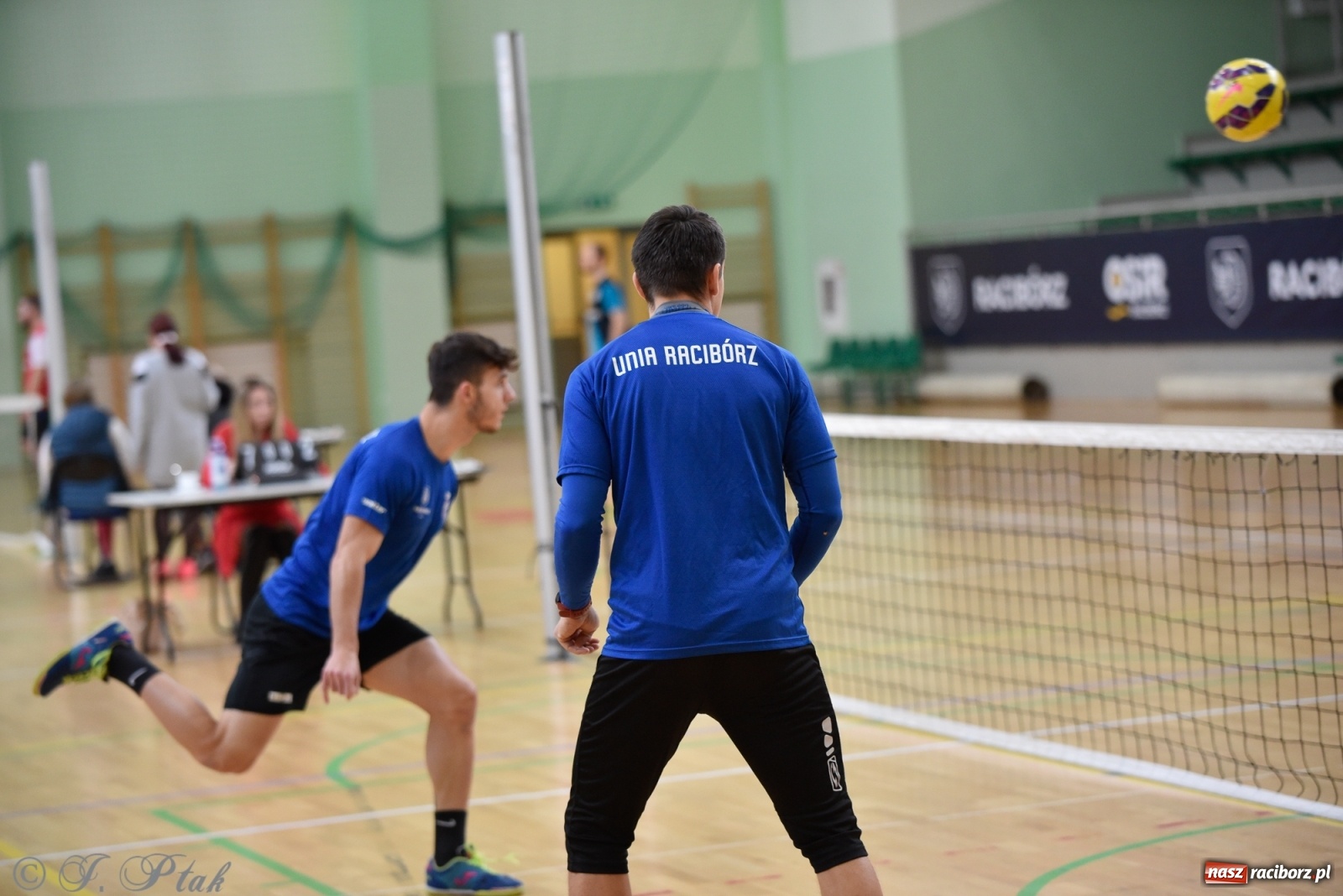 Zdjęcie w galerii na portalu naszraciborz.pl: Turniej siatkonogi w Arenie Rafako [FOTO] wiadomości z regionu