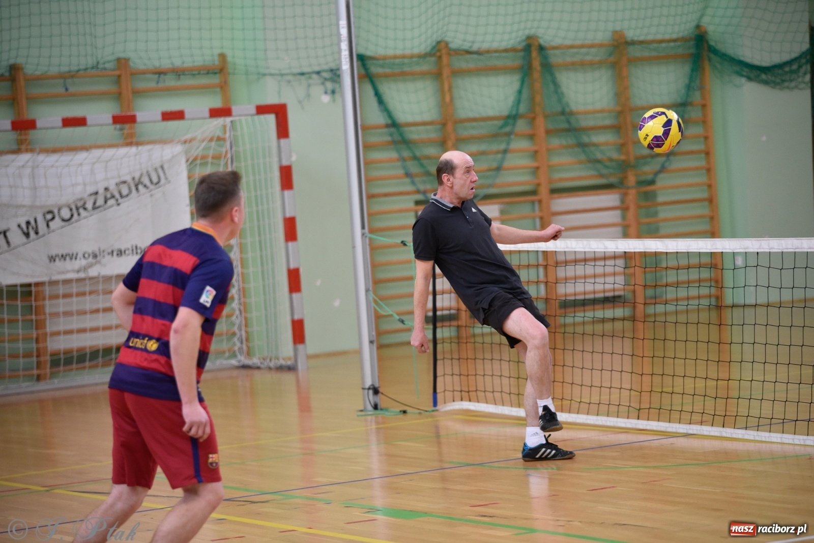 Zdjęcie w galerii na portalu naszraciborz.pl: Turniej siatkonogi w Arenie Rafako [FOTO] wiadomości z regionu