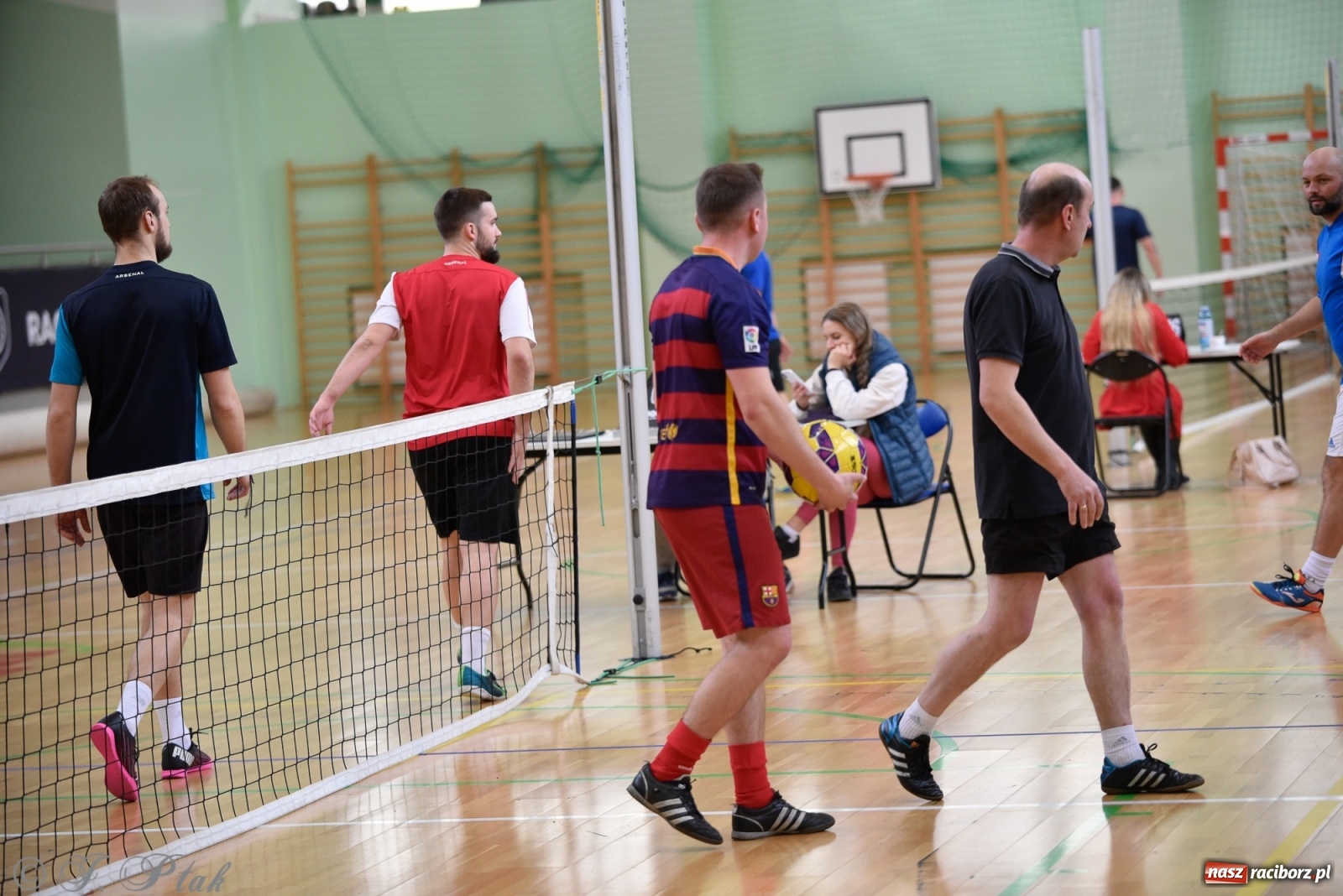 Zdjęcie w galerii na portalu naszraciborz.pl: Turniej siatkonogi w Arenie Rafako [FOTO] wiadomości z regionu