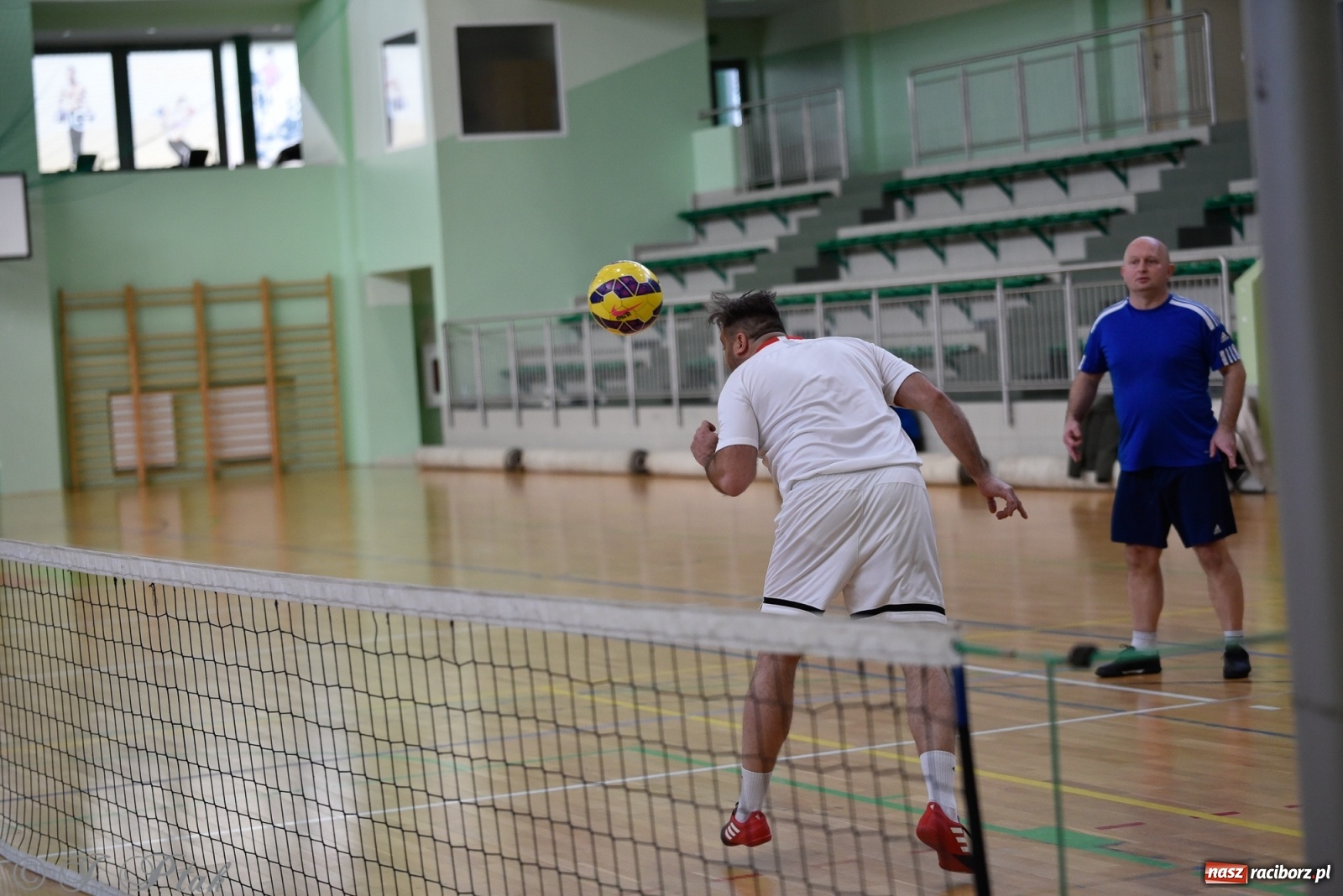 Zdjęcie w galerii na portalu naszraciborz.pl: Turniej siatkonogi w Arenie Rafako [FOTO] wiadomości z regionu