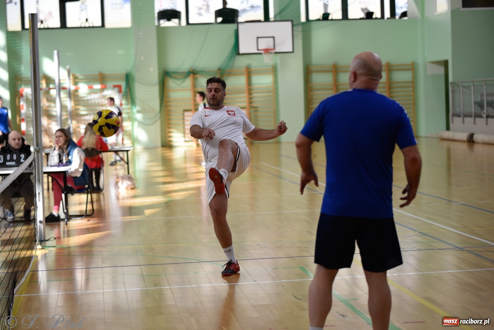 Zdjęcie w galerii na portalu naszraciborz.pl: Turniej siatkonogi w Arenie Rafako [FOTO] wiadomości z regionu