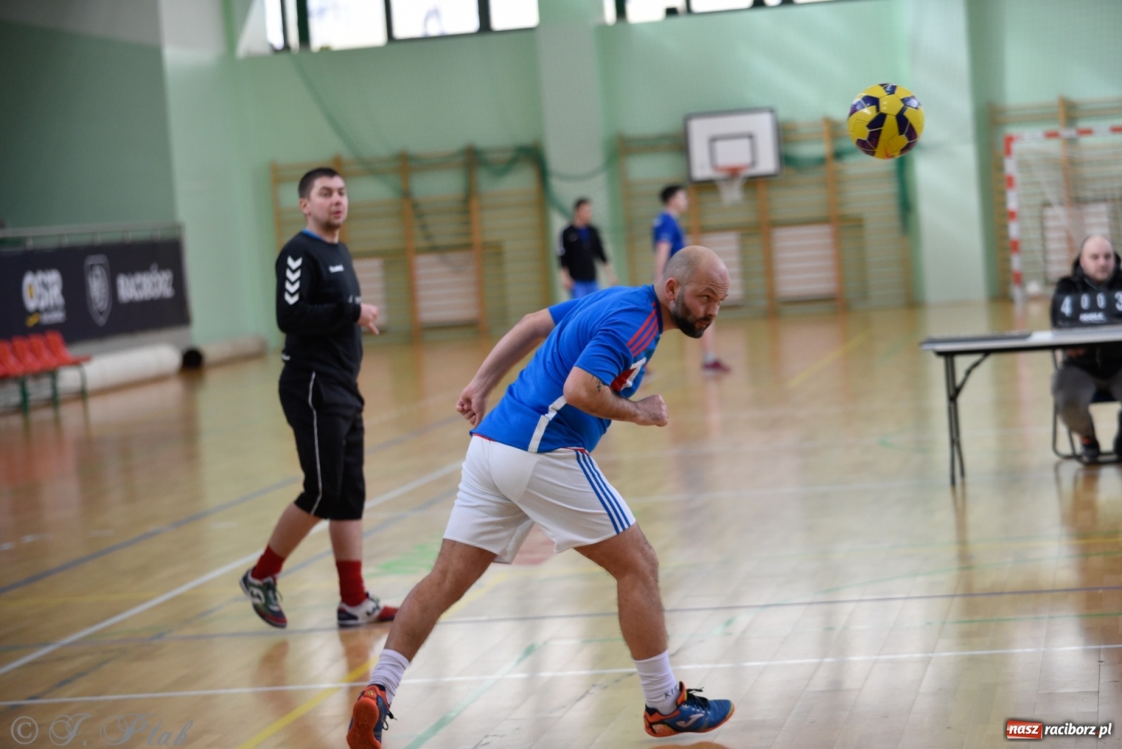 Zdjęcie w galerii na portalu naszraciborz.pl: Turniej siatkonogi w Arenie Rafako [FOTO] wiadomości z regionu