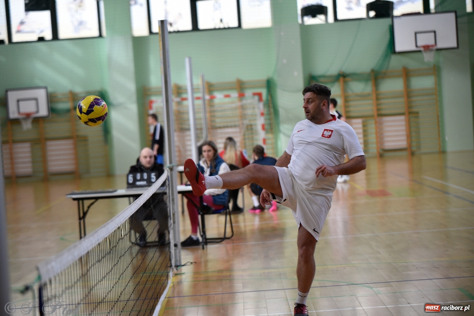 Zdjęcie w galerii na portalu naszraciborz.pl: Turniej siatkonogi w Arenie Rafako [FOTO] wiadomości z regionu
