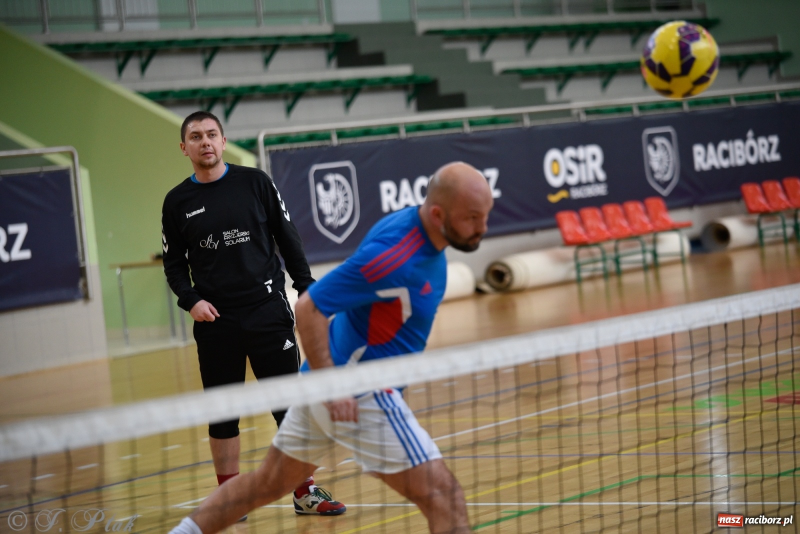 Zdjęcie w galerii na portalu naszraciborz.pl: Turniej siatkonogi w Arenie Rafako [FOTO] wiadomości z regionu